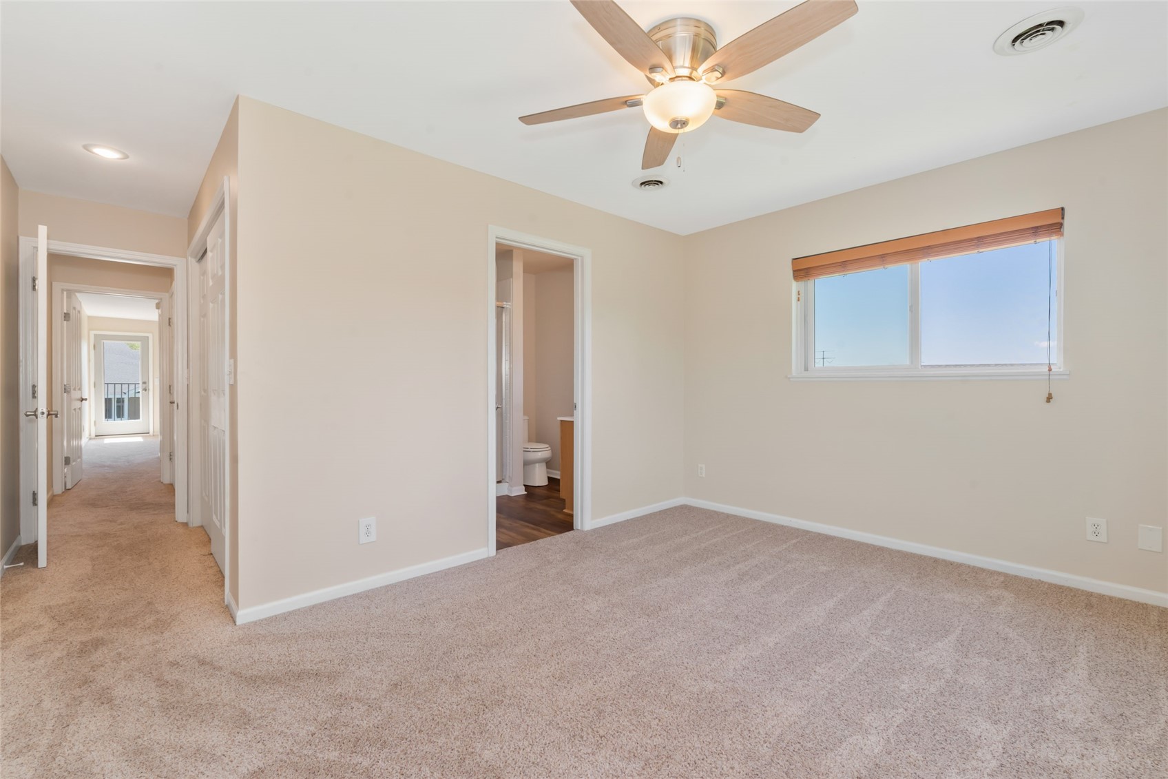 538 Eaglepointe COURT 1