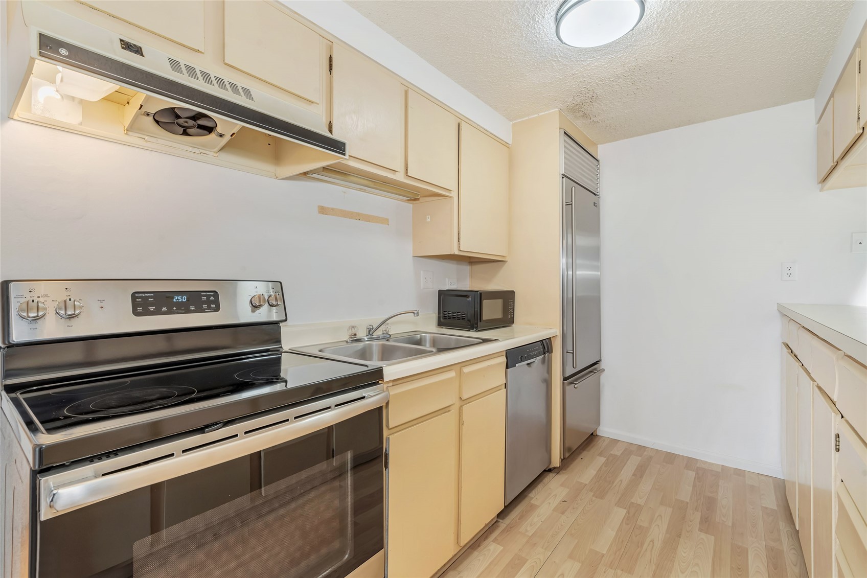 1945 Cornice ROAD 207D
