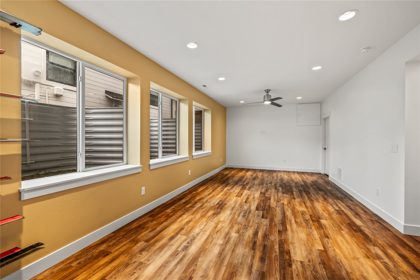 1501 Sunset WAY