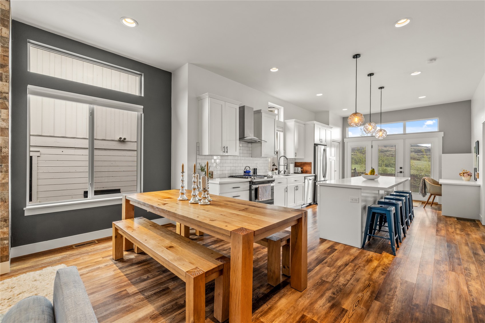 1501 Sunset WAY