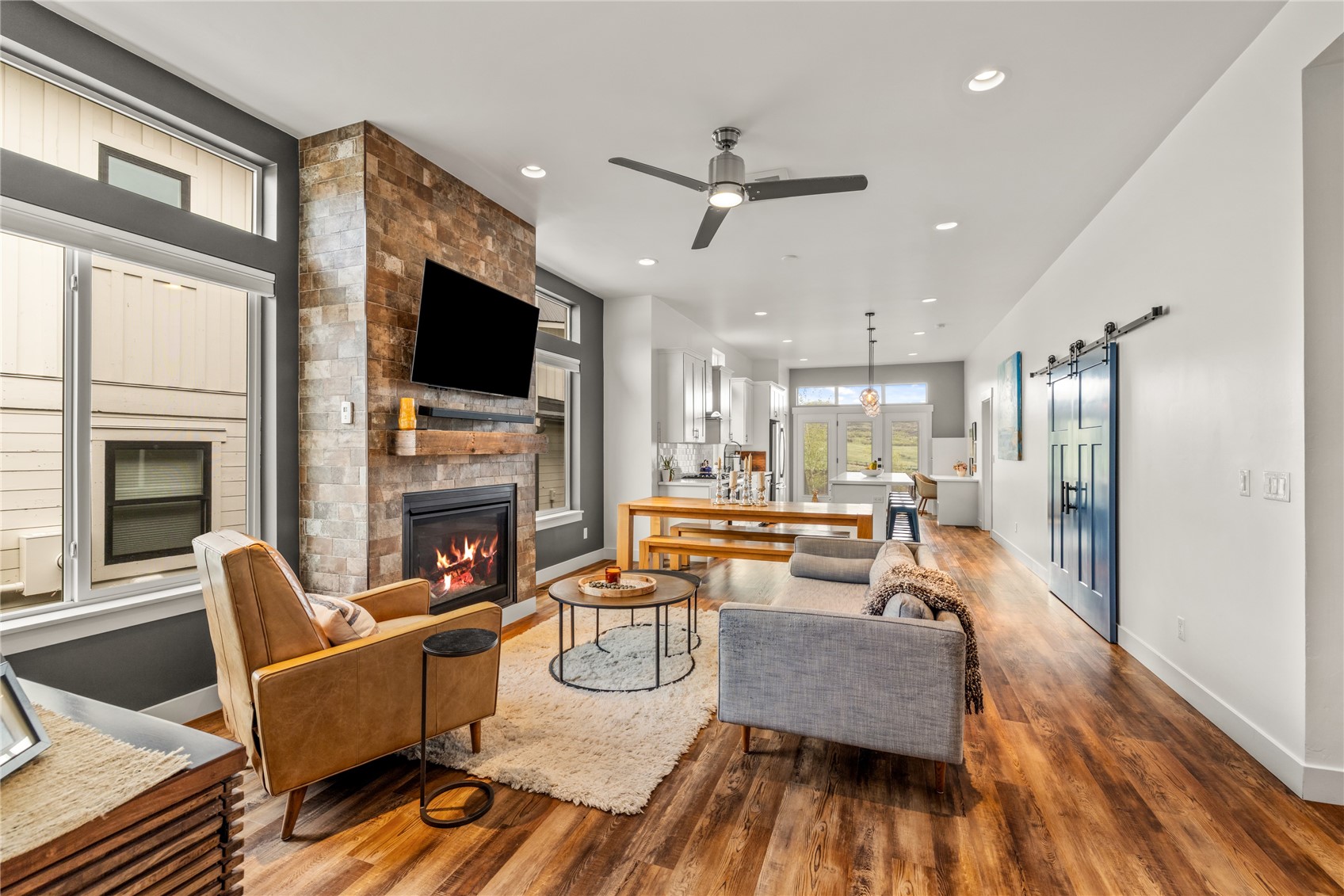 1501 Sunset WAY