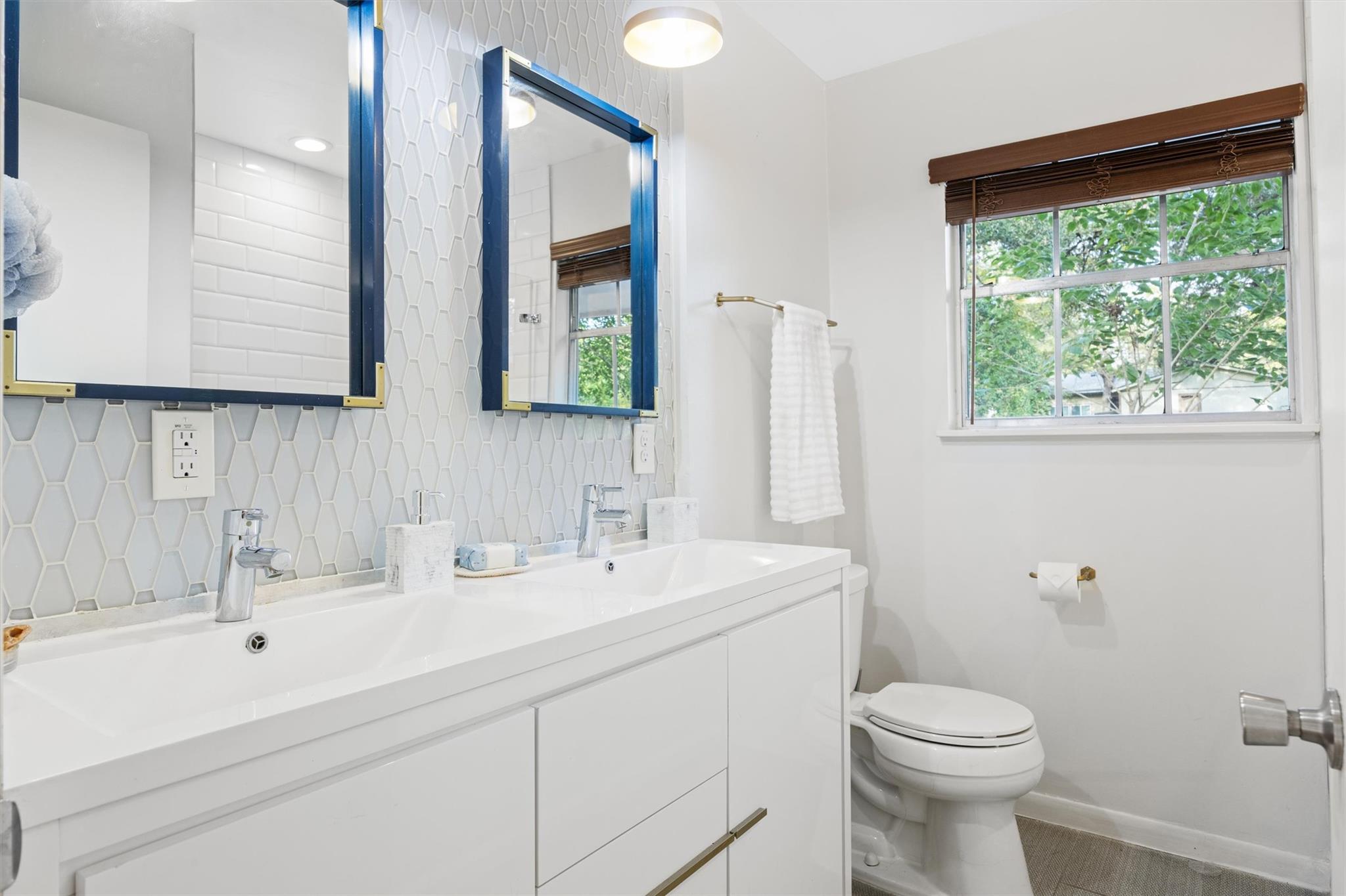 3106 Glen Ora ST # B Unit: A & B