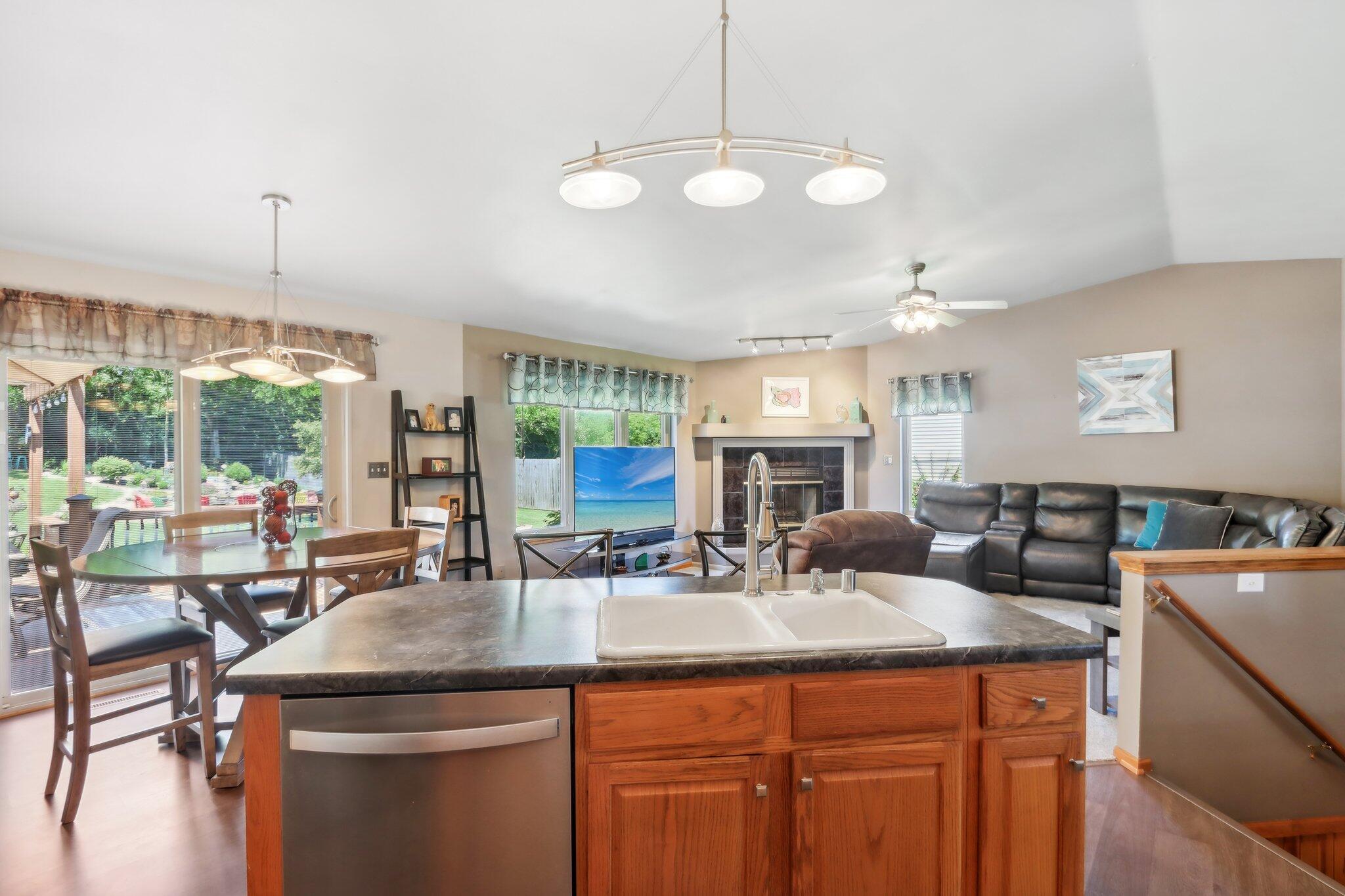 2536 Rebecca Dr