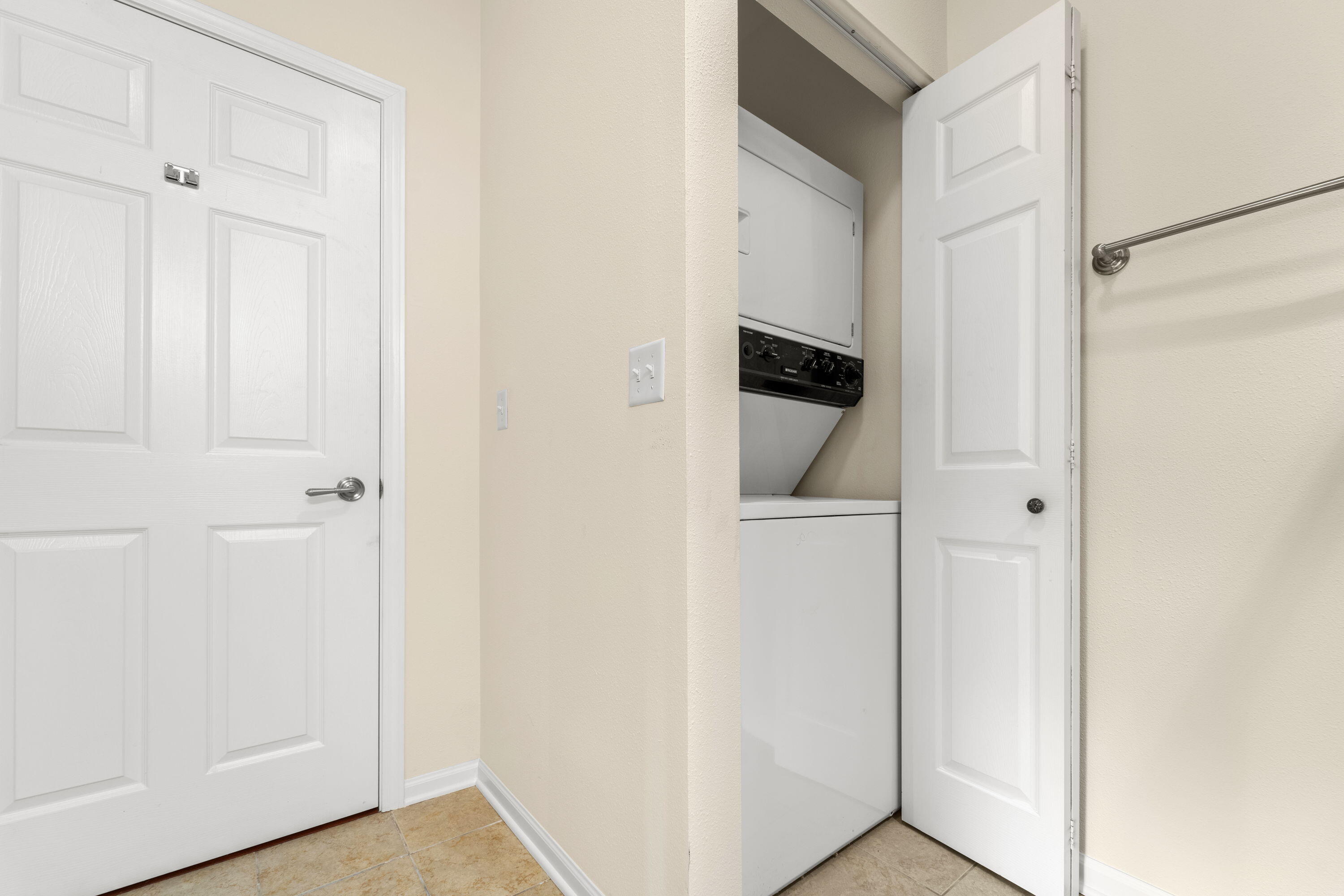 1300 N Prospect Ave Unit: 220