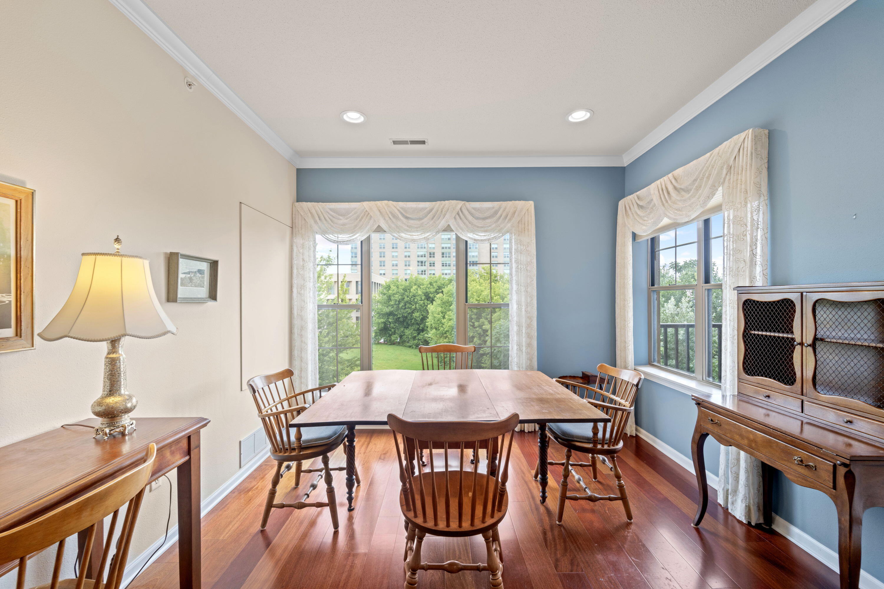 1300 N Prospect Ave Unit: 220