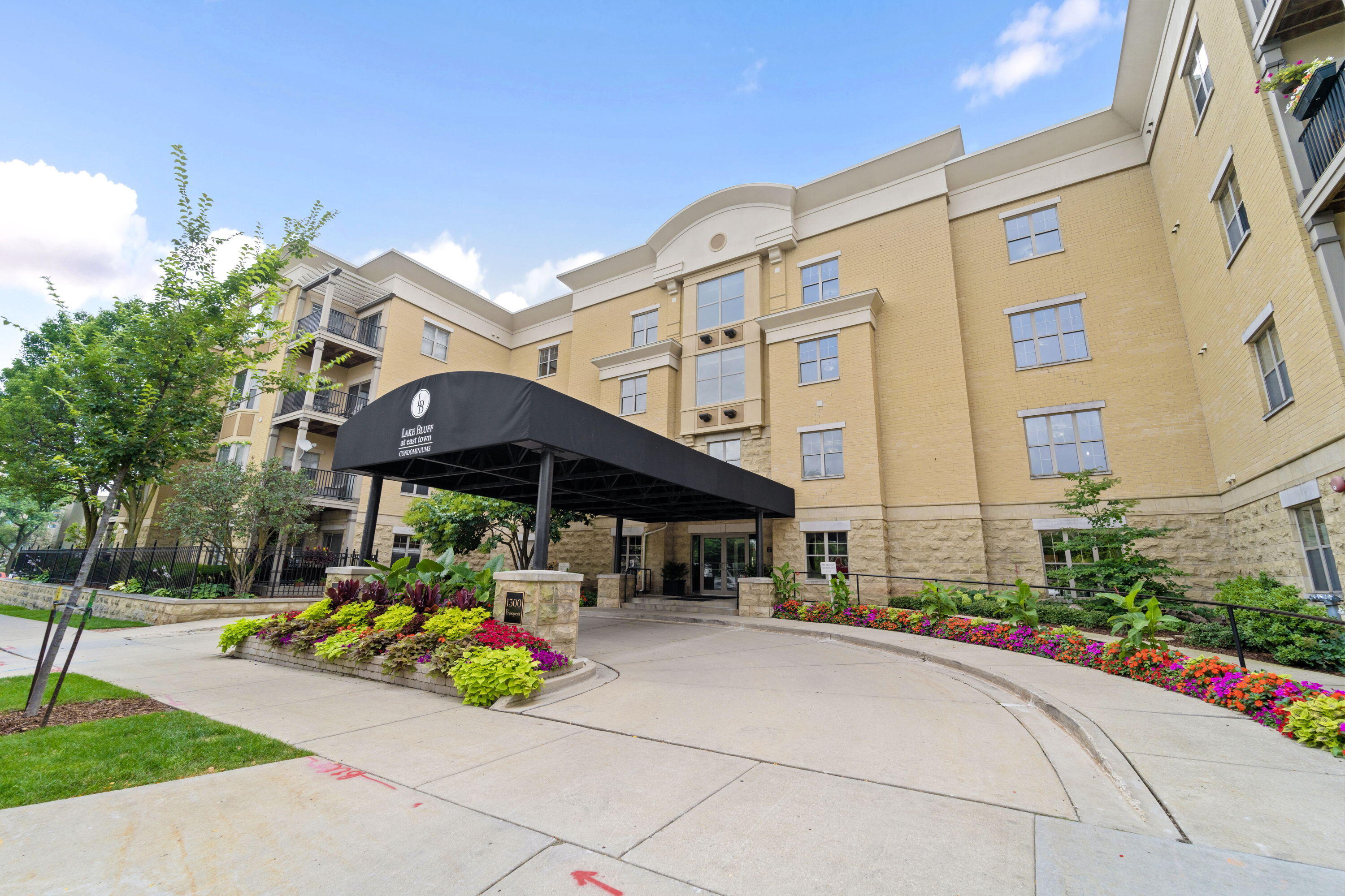 1300 N Prospect Ave Unit: 220