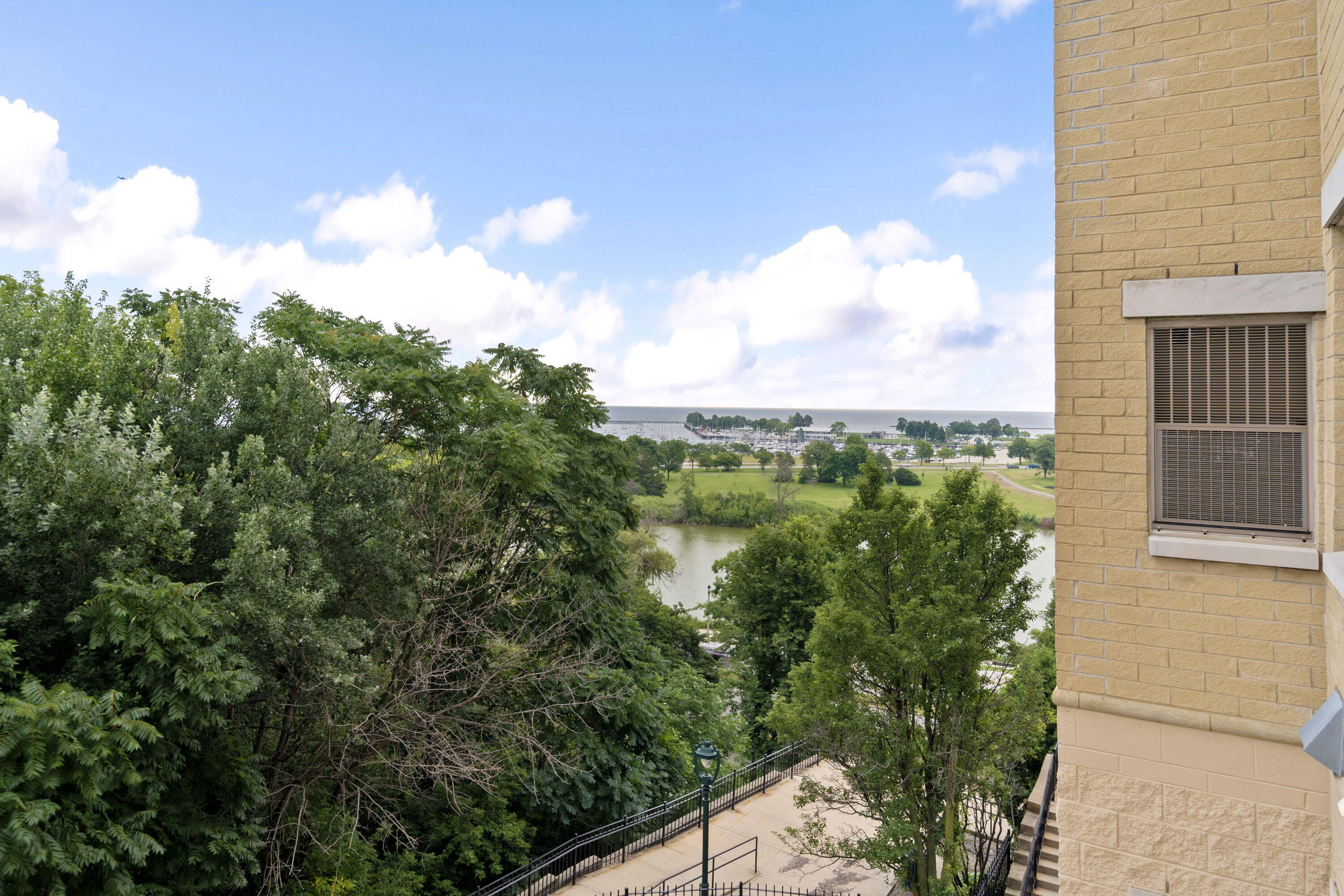 1300 N Prospect Ave Unit: 220