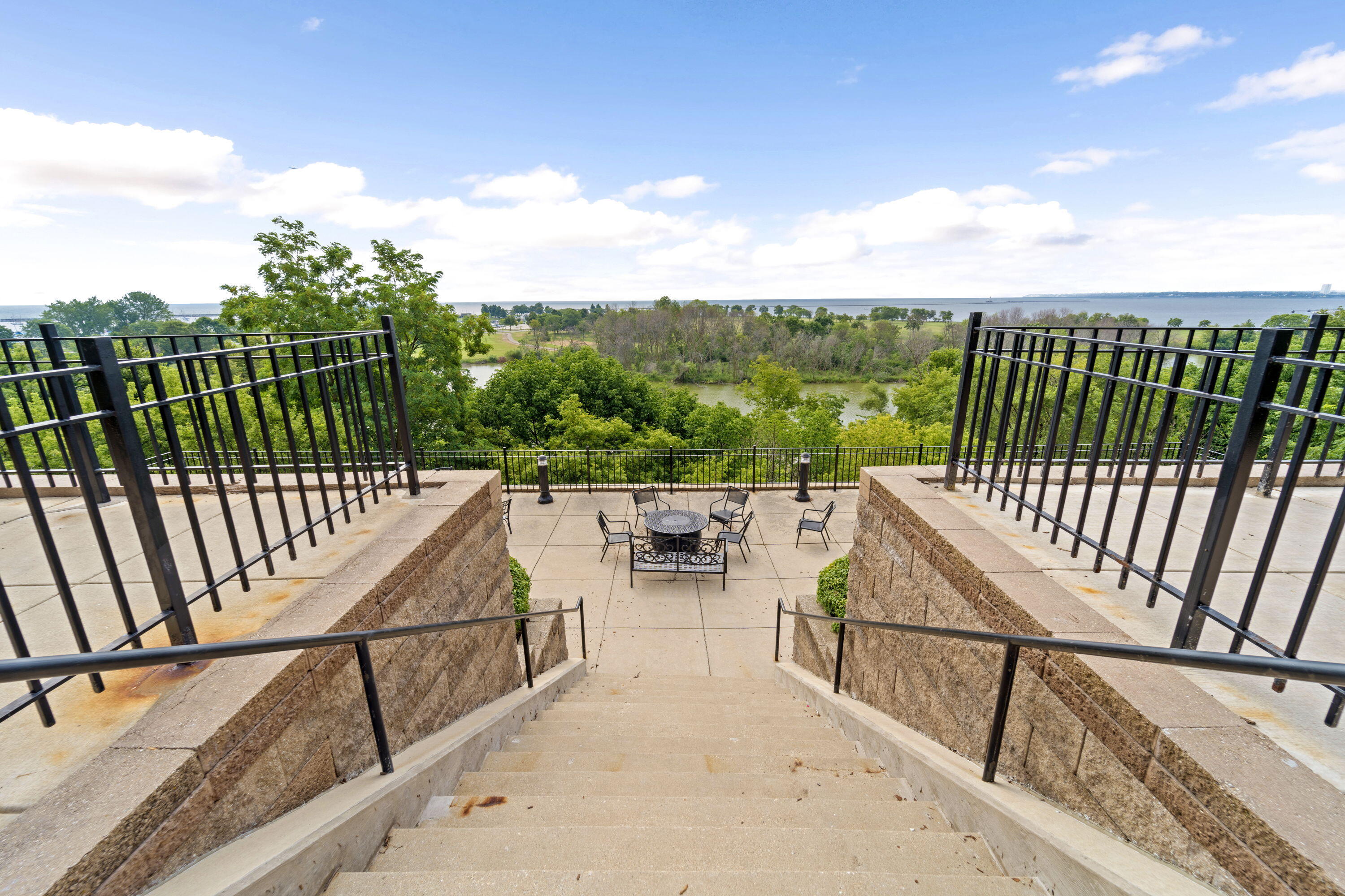 1300 N Prospect Ave Unit: 220