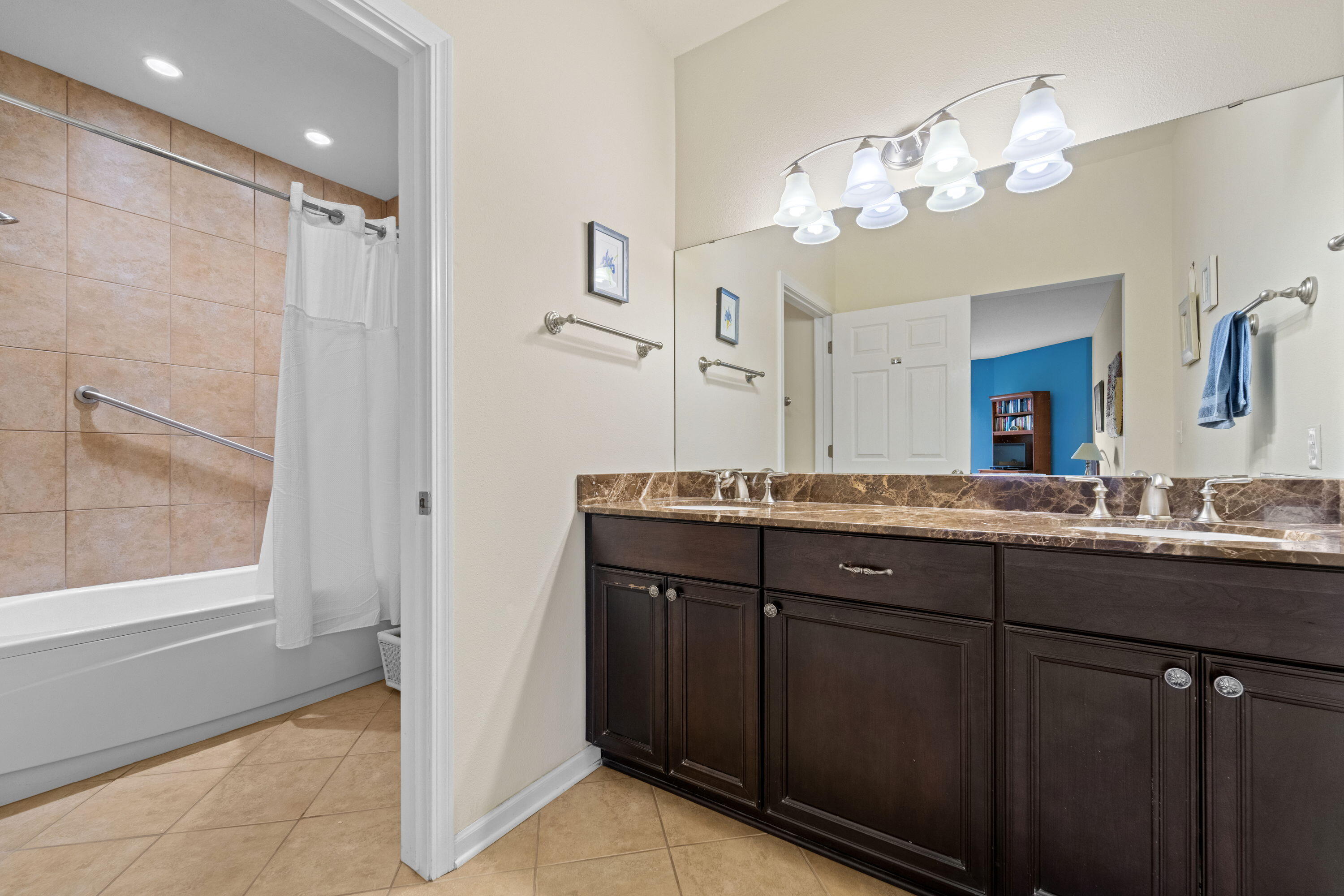 1300 N Prospect Ave Unit: 220