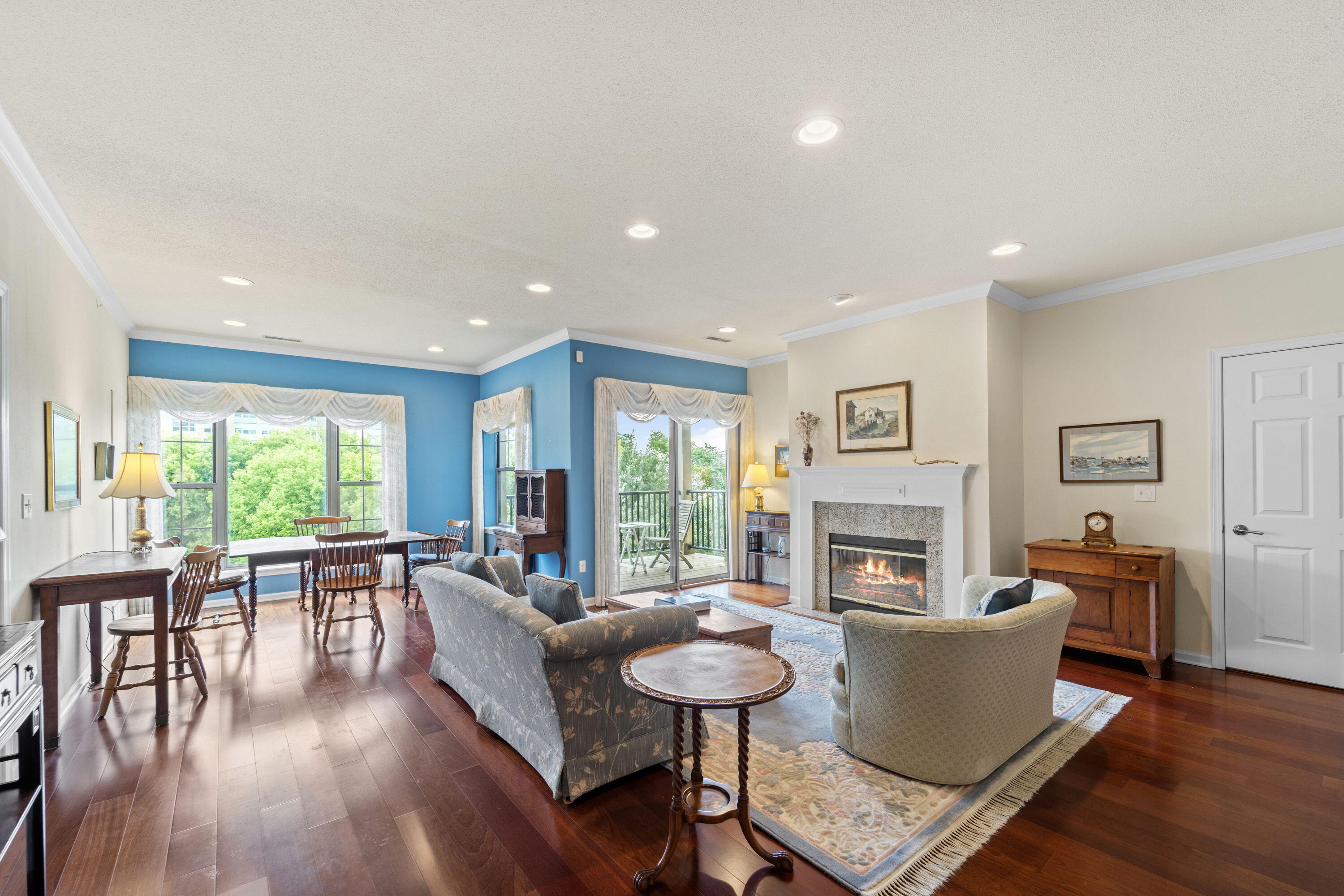 1300 N Prospect Ave Unit: 220