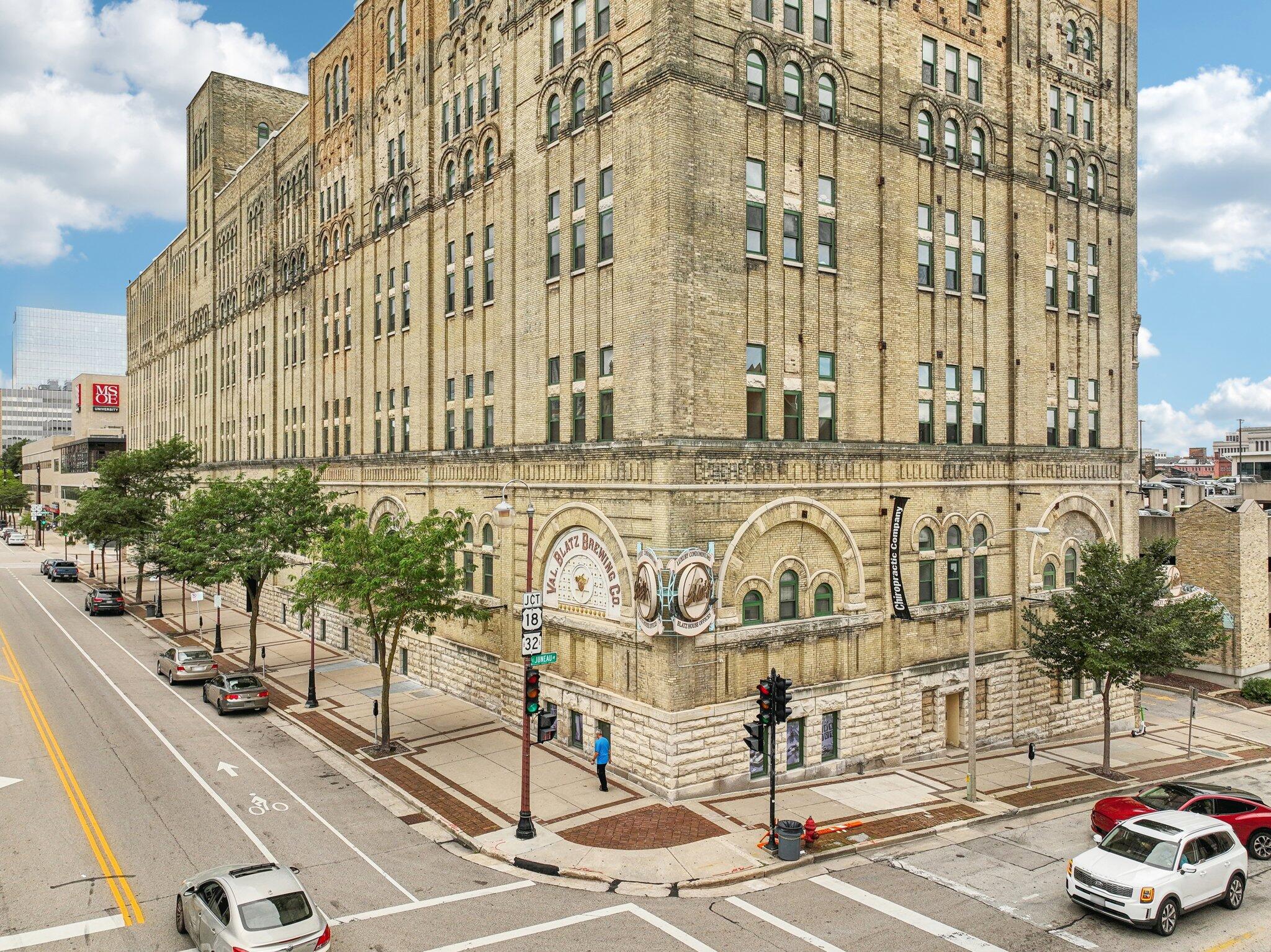 270 E Highland Ave Unit: 1242