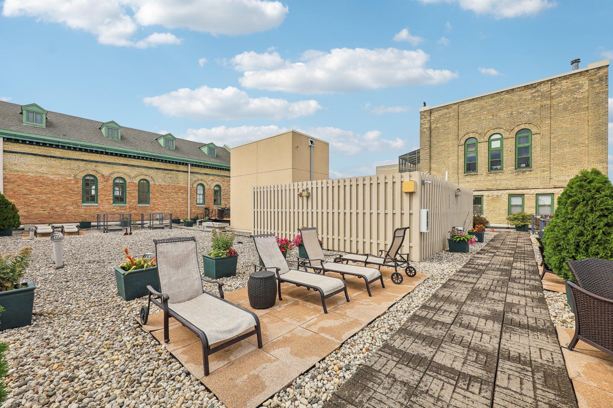 270 E Highland Ave Unit: 1242