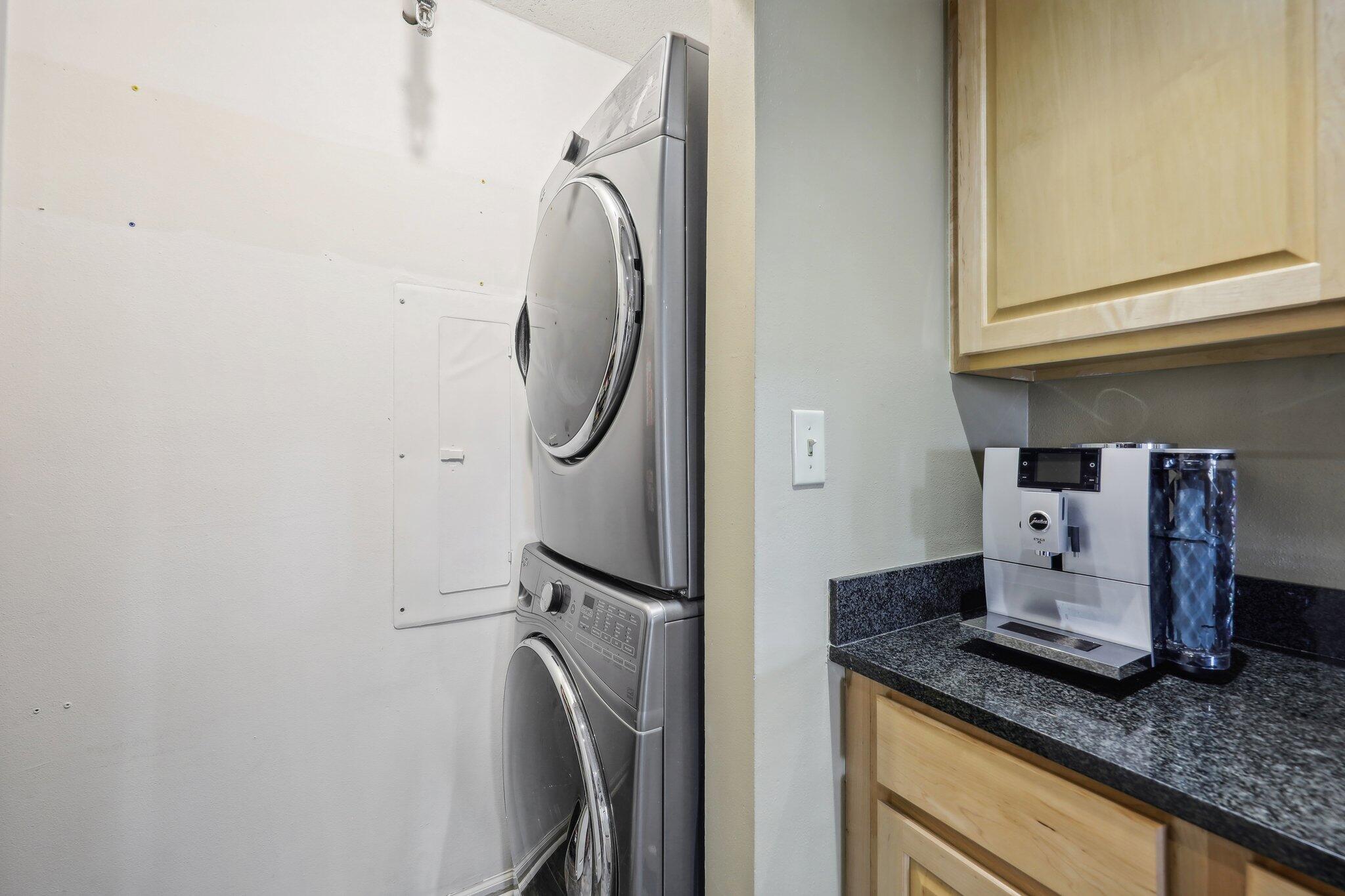 270 E Highland Ave Unit: 1242