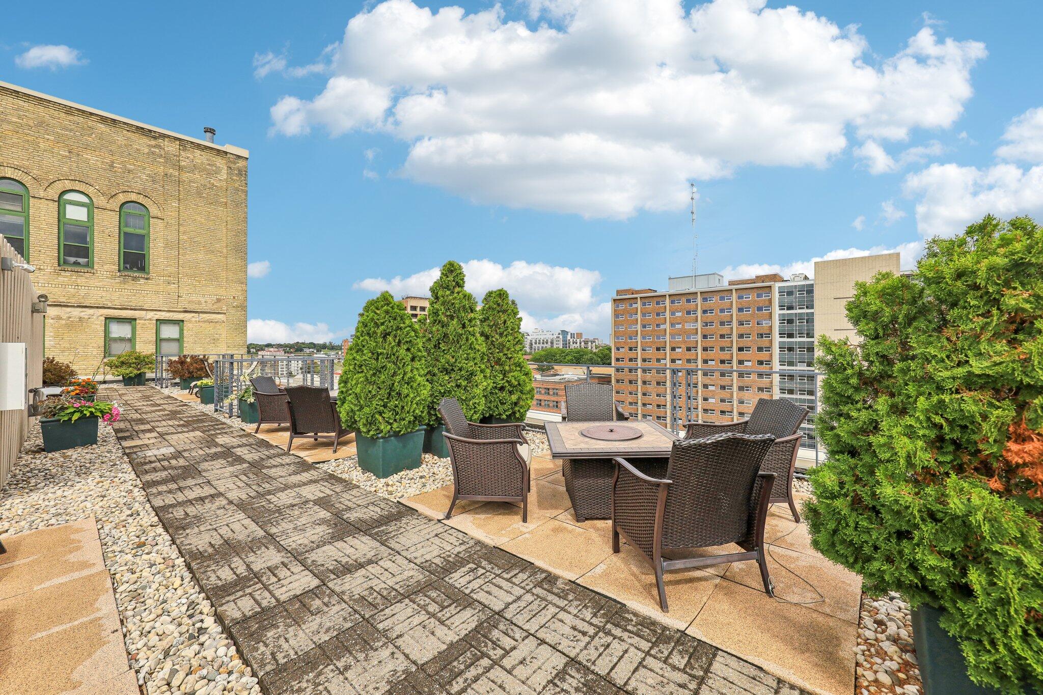 270 E Highland Ave Unit: 1242