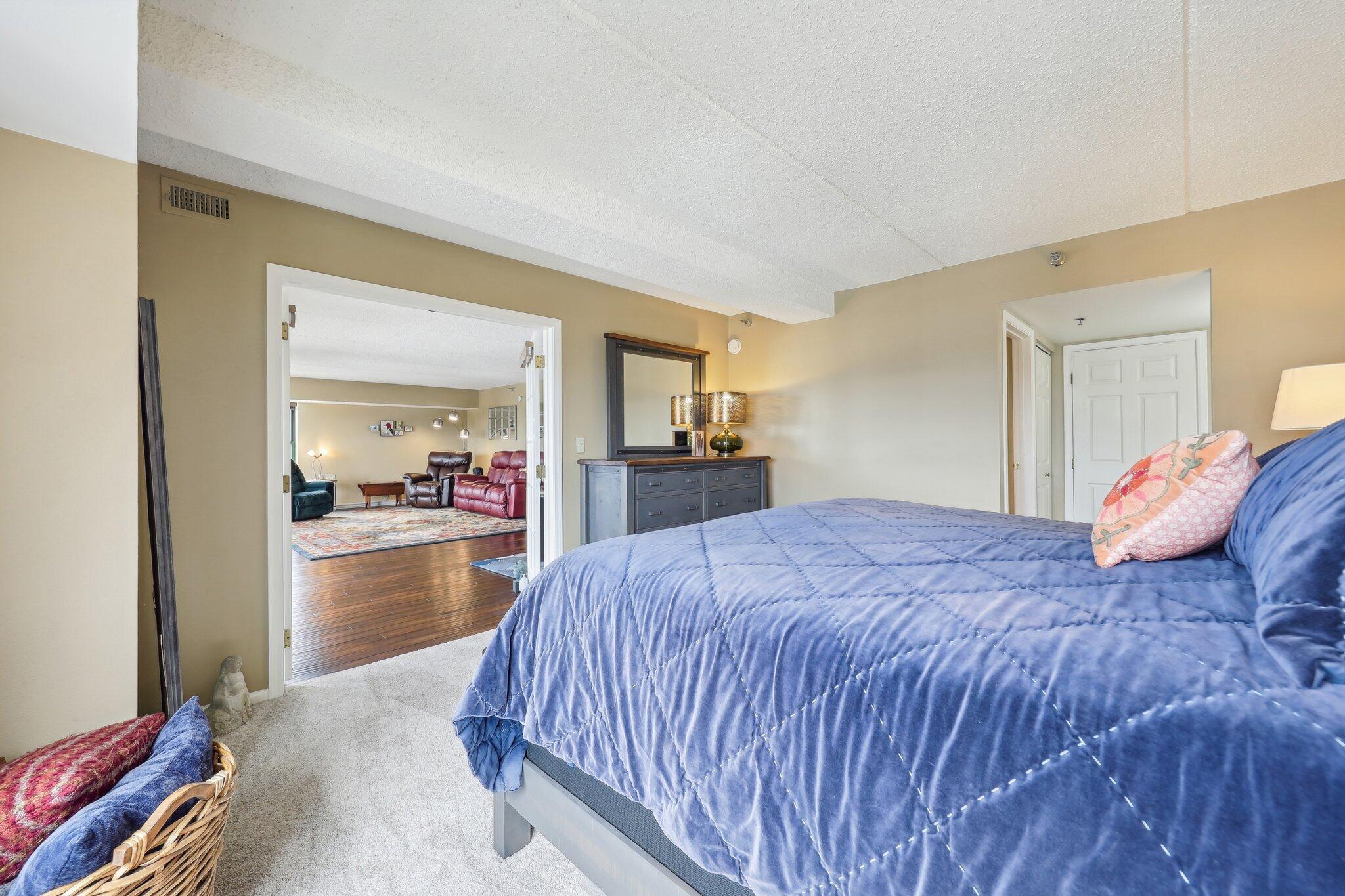 270 E Highland Ave Unit: 1242