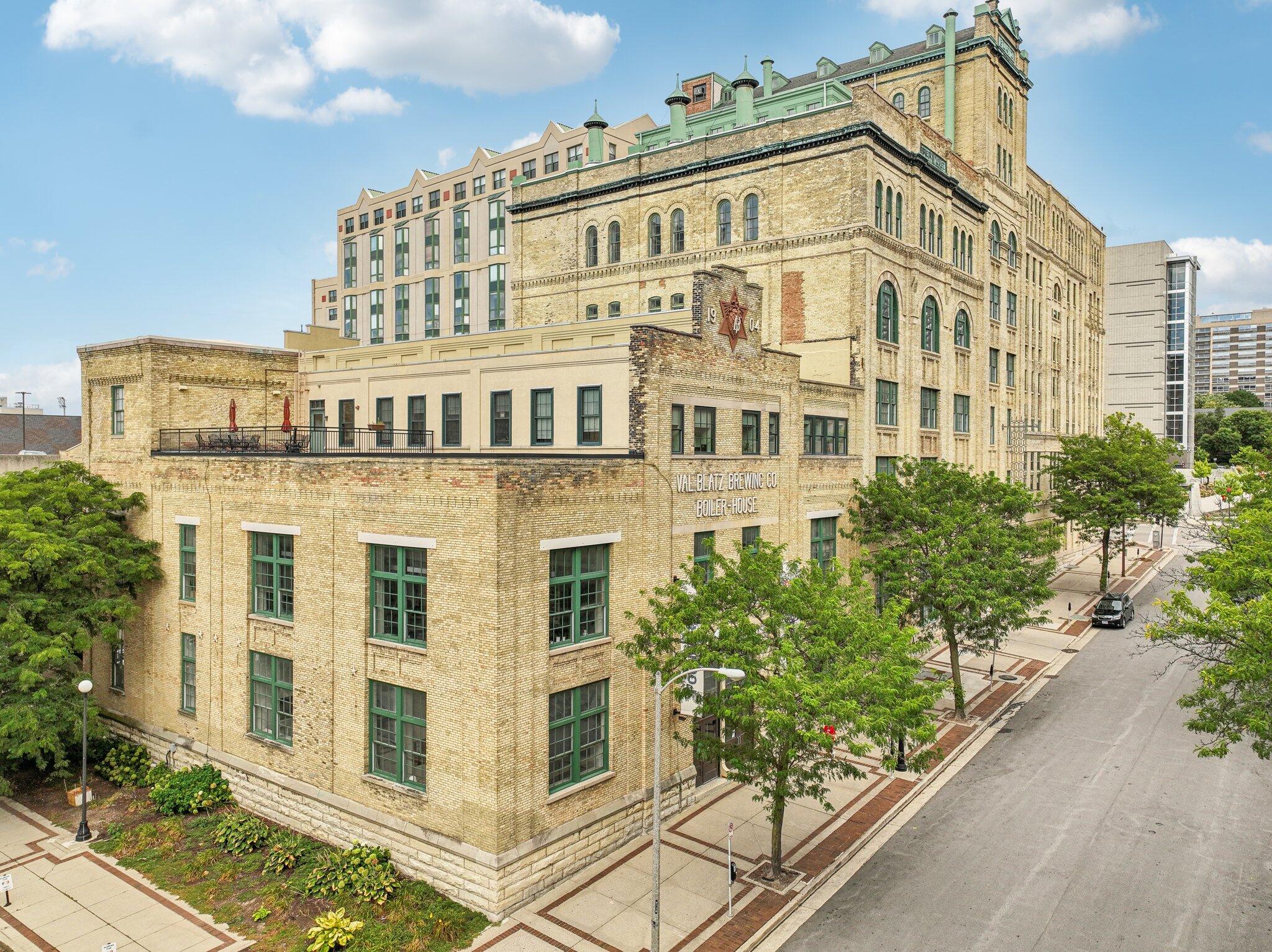 270 E Highland Ave Unit: 1242