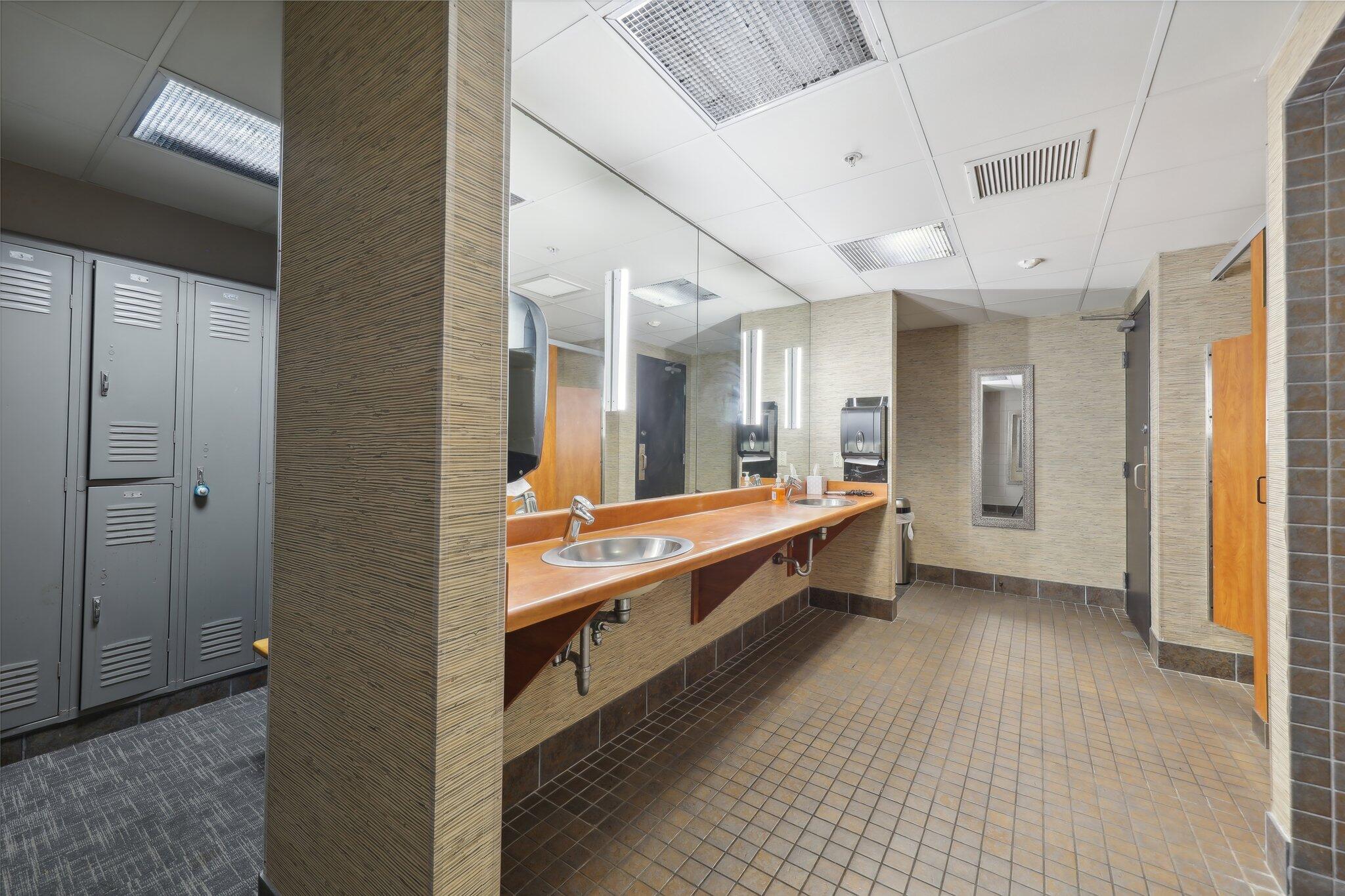 270 E Highland Ave Unit: 1242