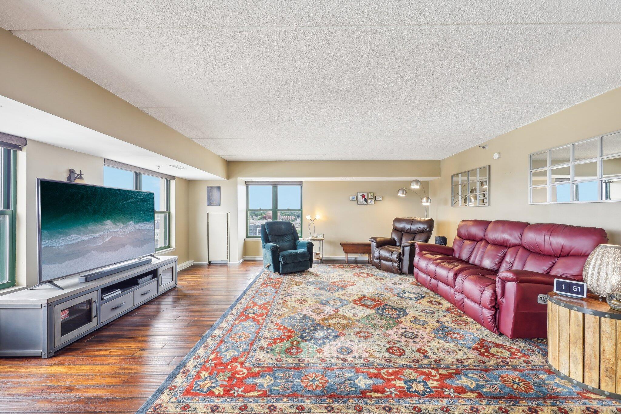 270 E Highland Ave Unit: 1242