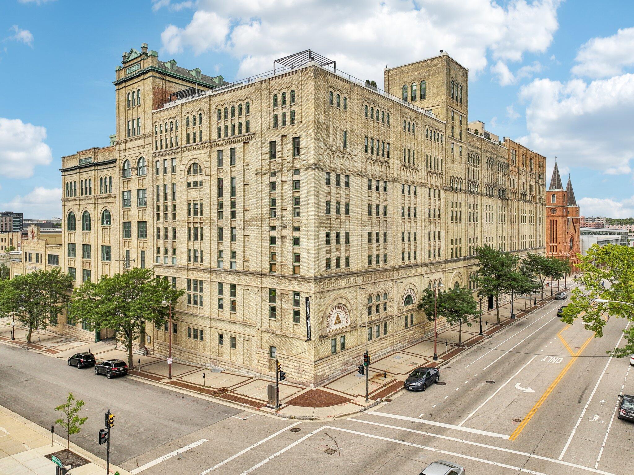 270 E Highland Ave Unit: 1242