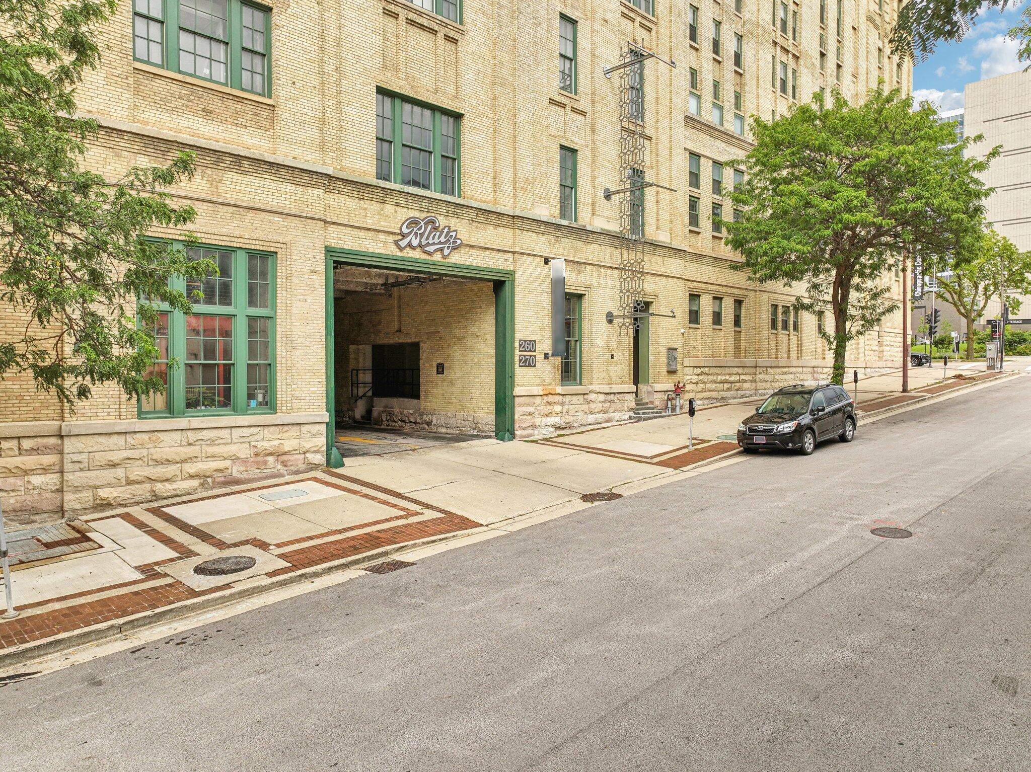 270 E Highland Ave Unit: 1242