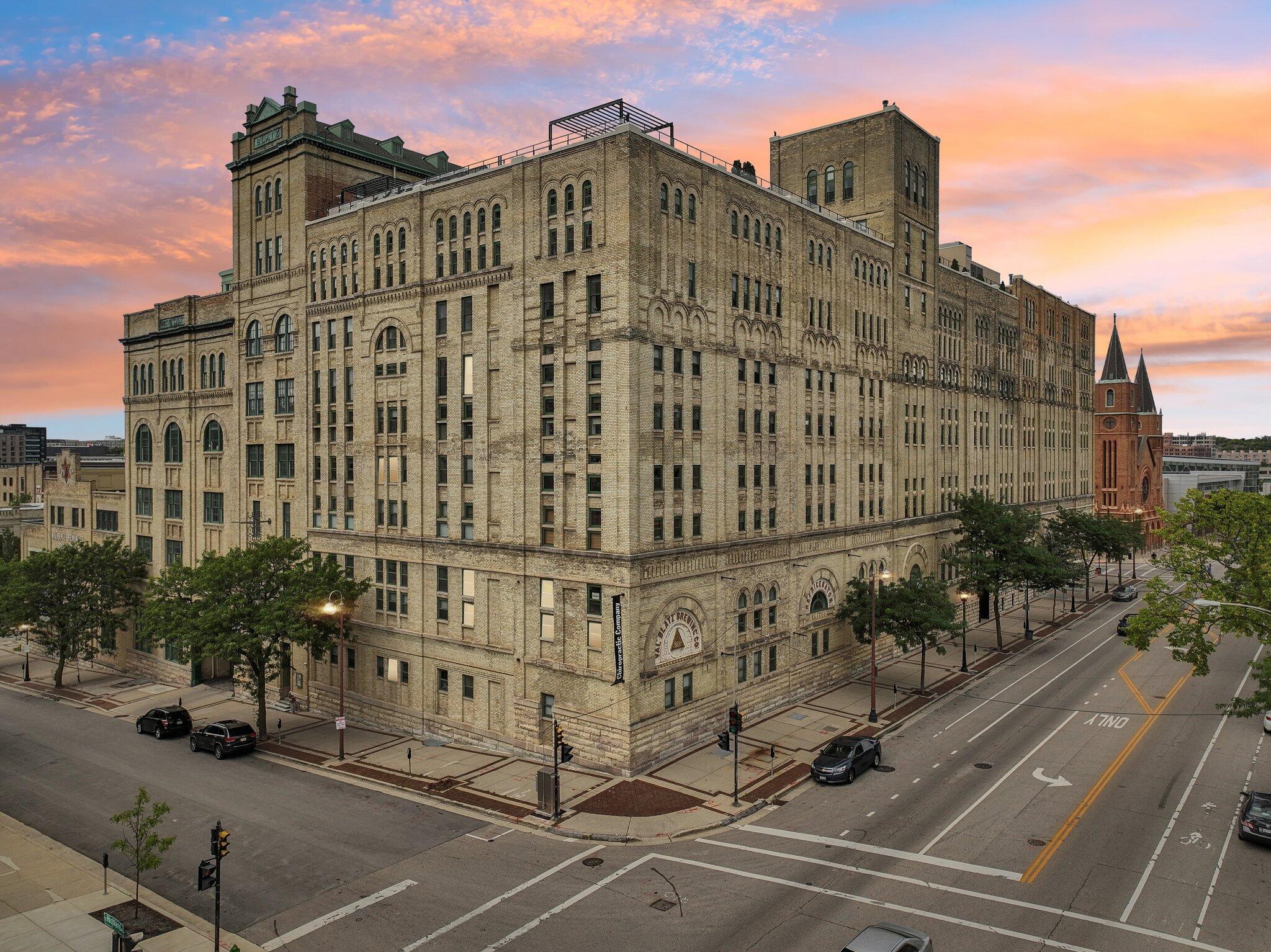 270 E Highland Ave Unit: 1242