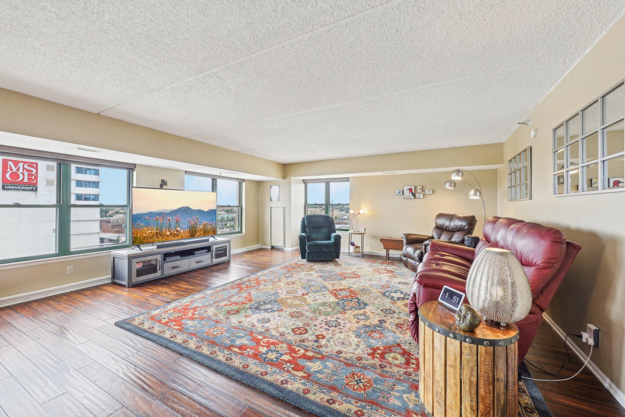 270 E Highland Ave Unit: 1242