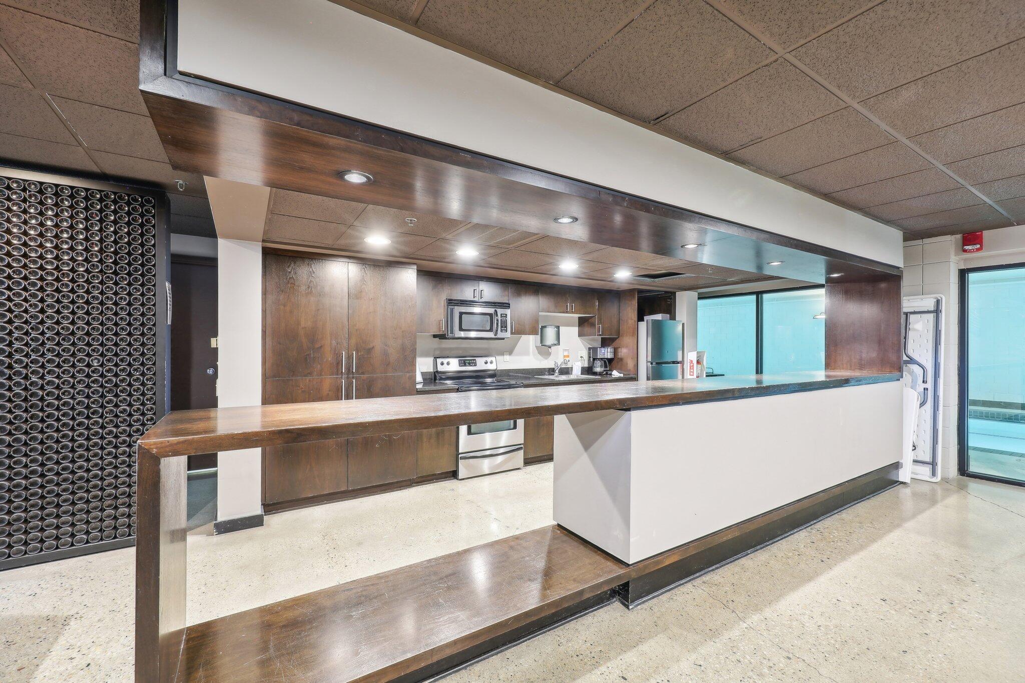 270 E Highland Ave Unit: 1242