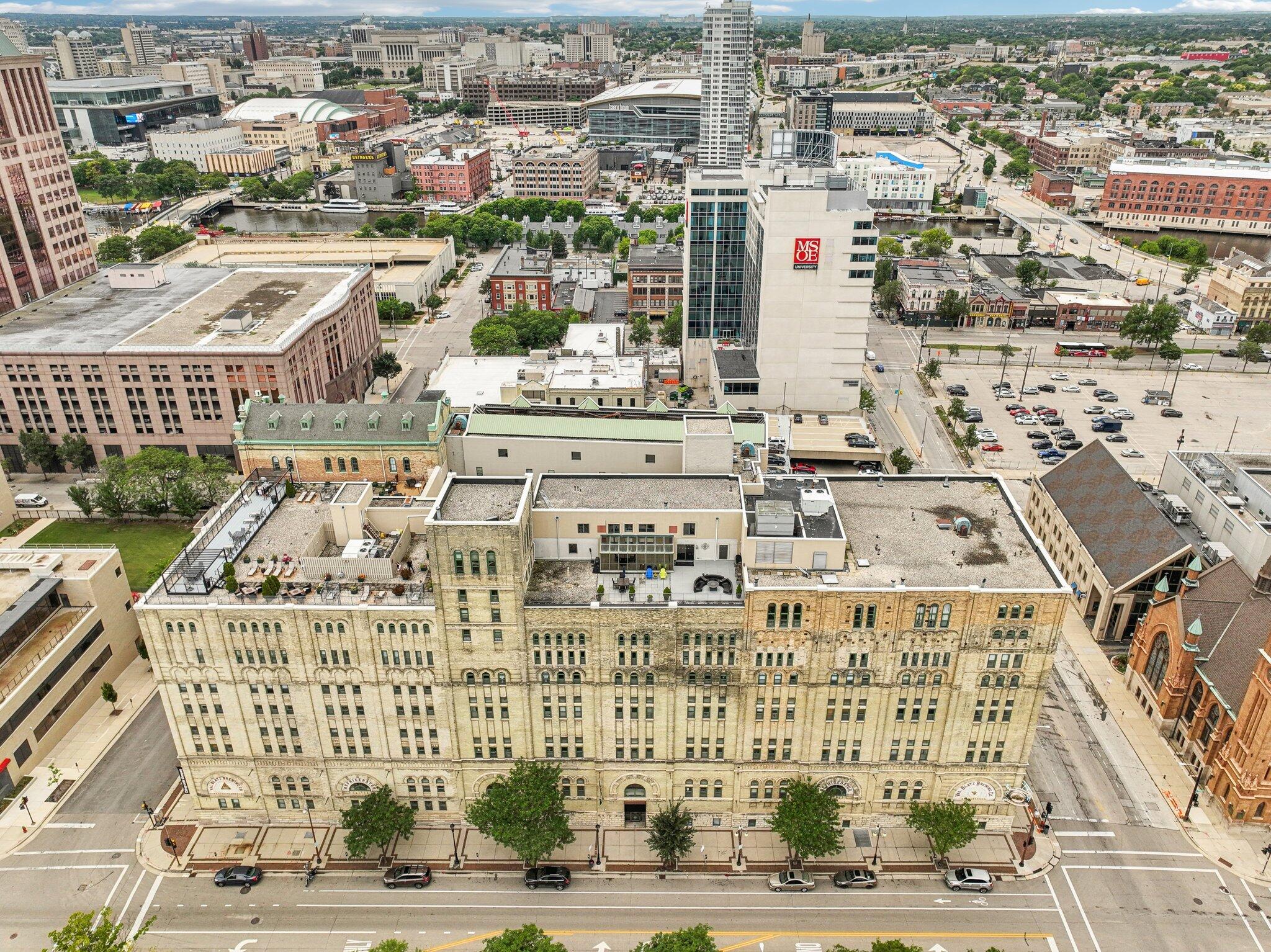 270 E Highland Ave Unit: 1242