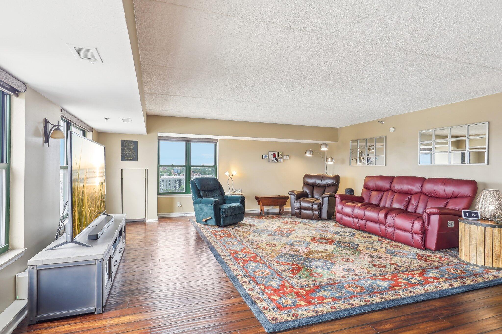 270 E Highland Ave Unit: 1242