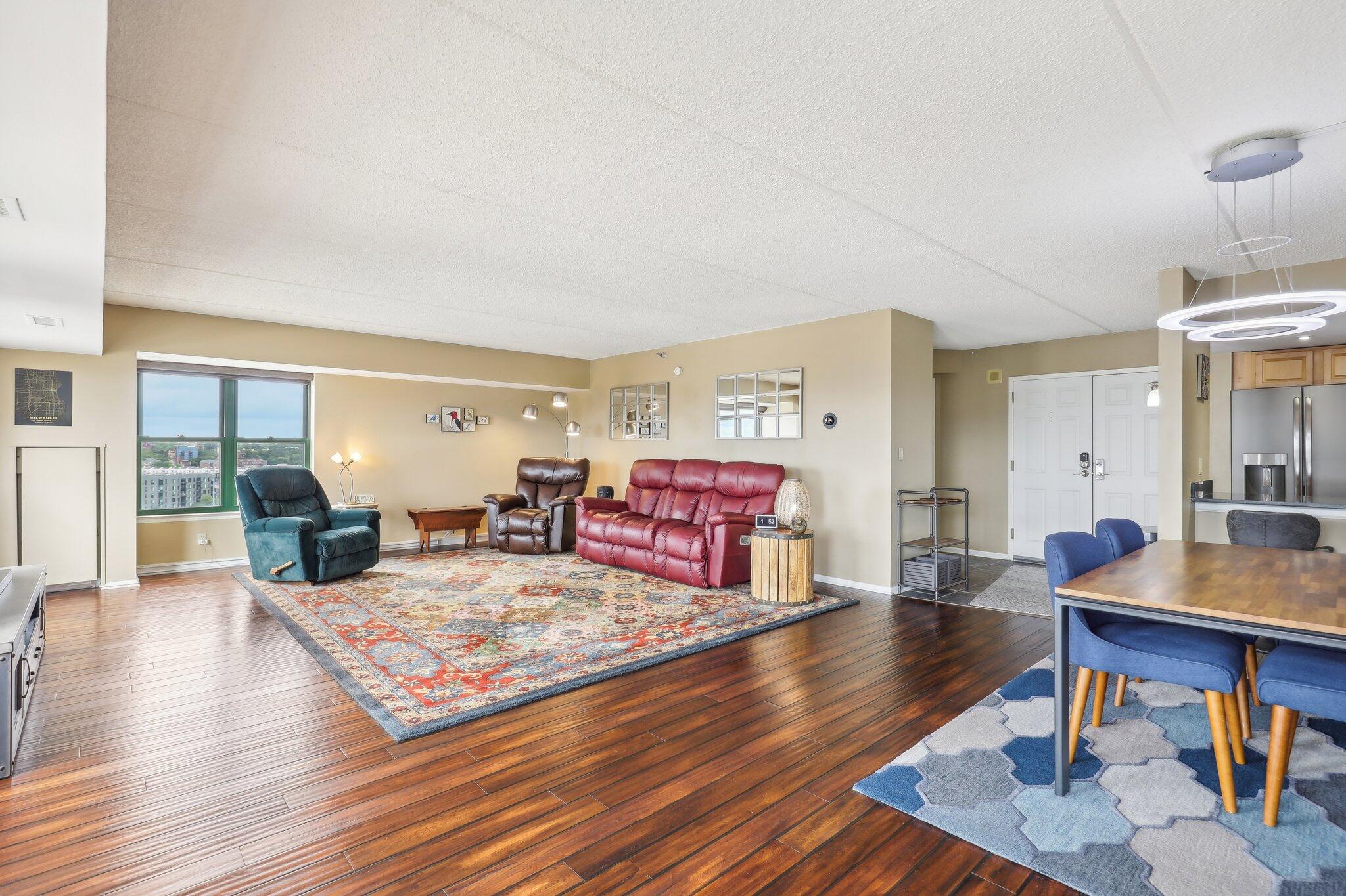 270 E Highland Ave Unit: 1242