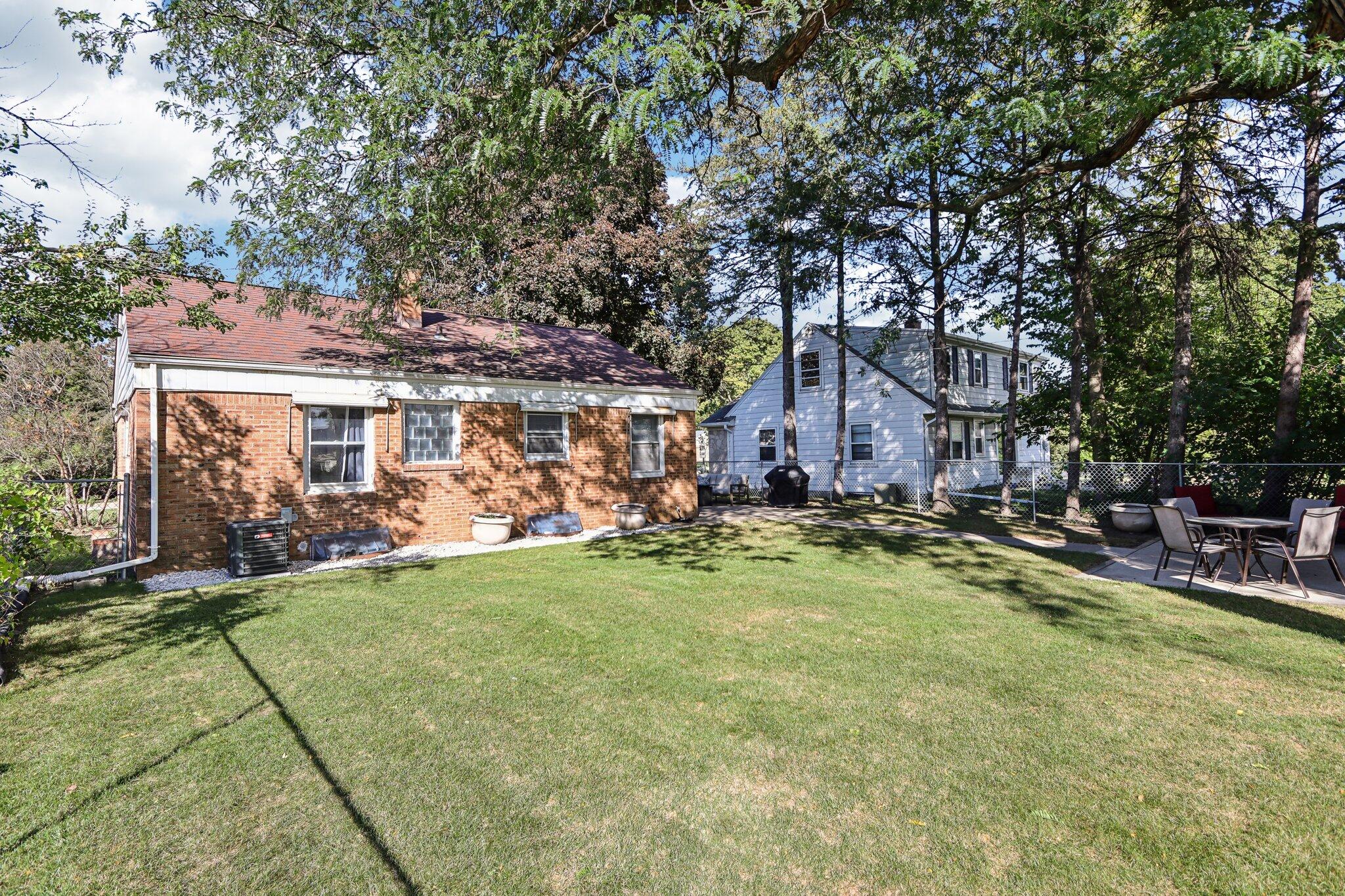10213 Beverly Pl