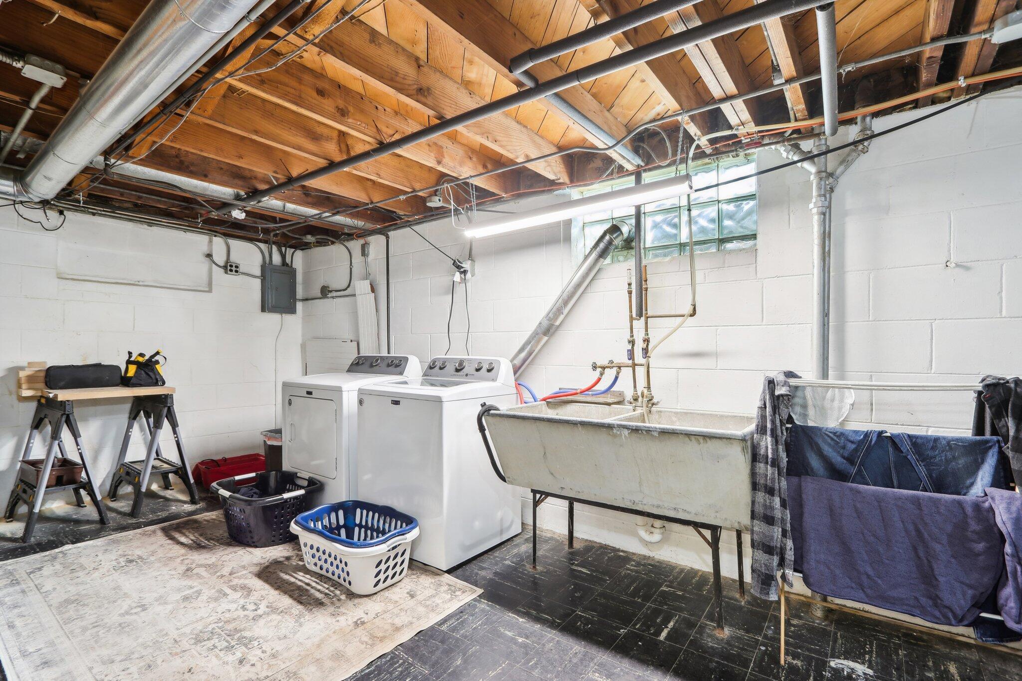 10213 Beverly Pl