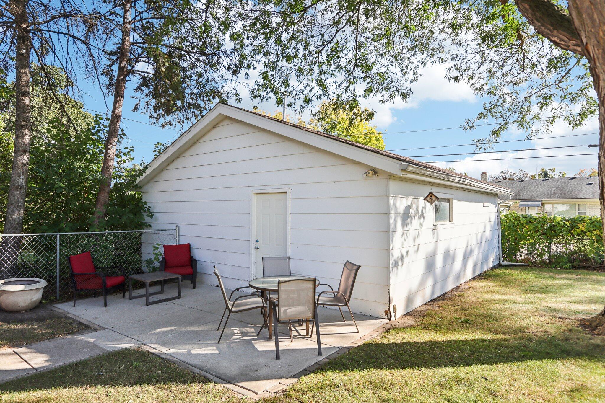 10213 Beverly Pl