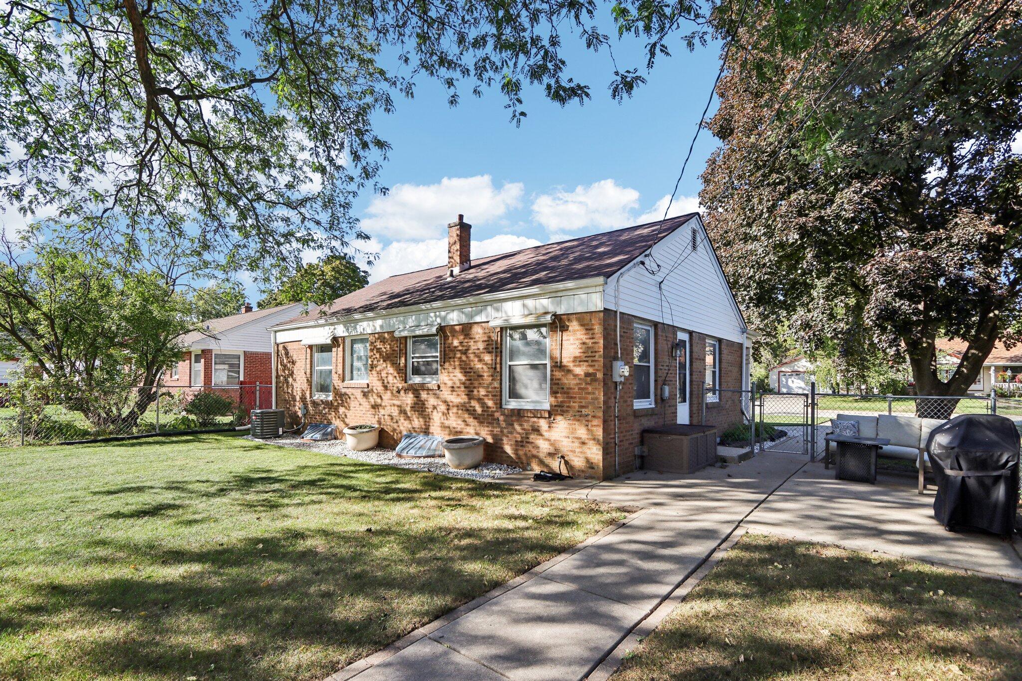 10213 Beverly Pl