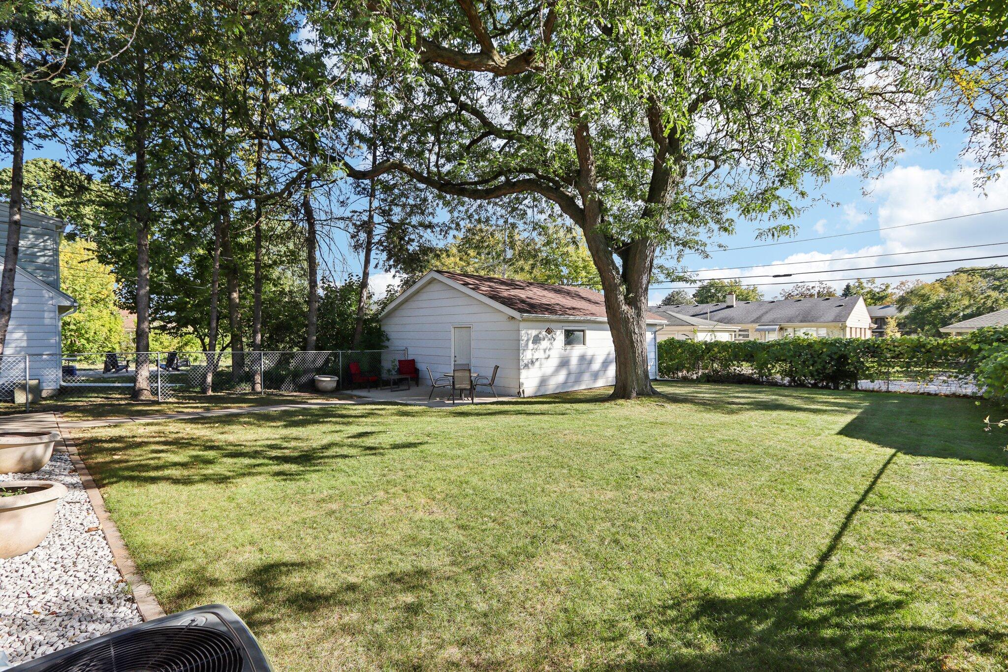10213 Beverly Pl