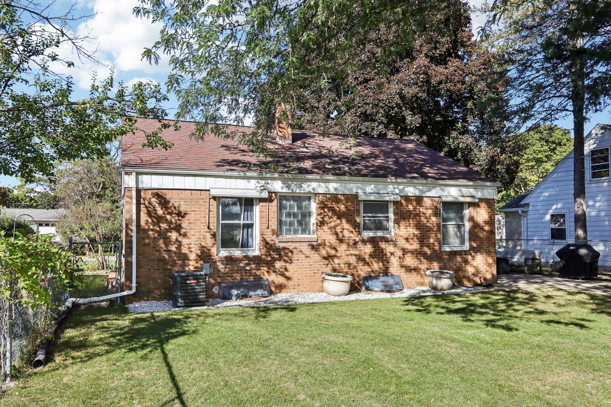 10213 Beverly Pl
