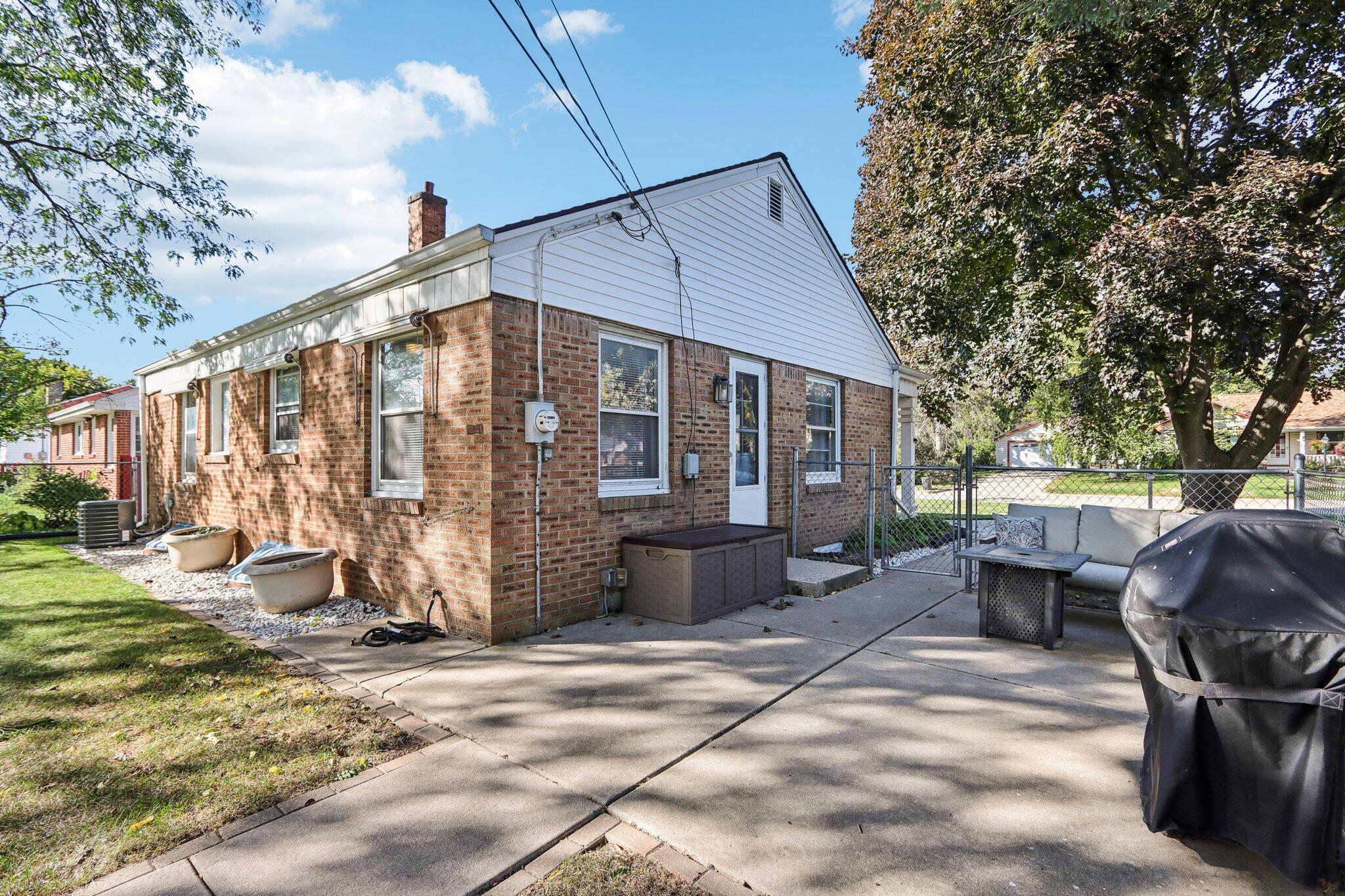 10213 Beverly Pl