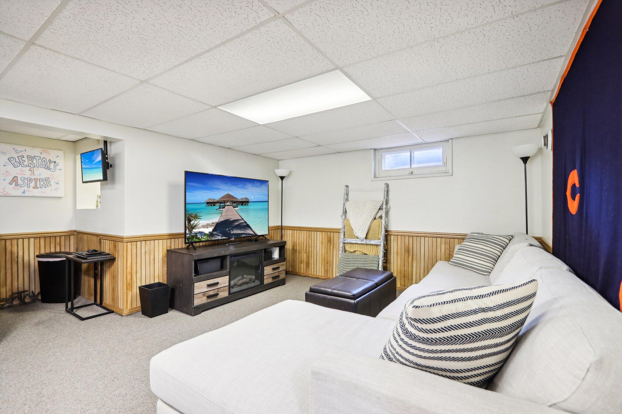 10213 Beverly Pl