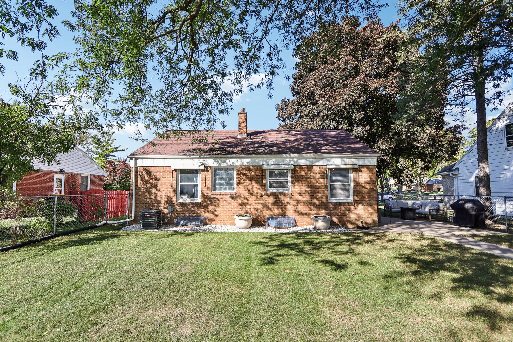 10213 Beverly Pl