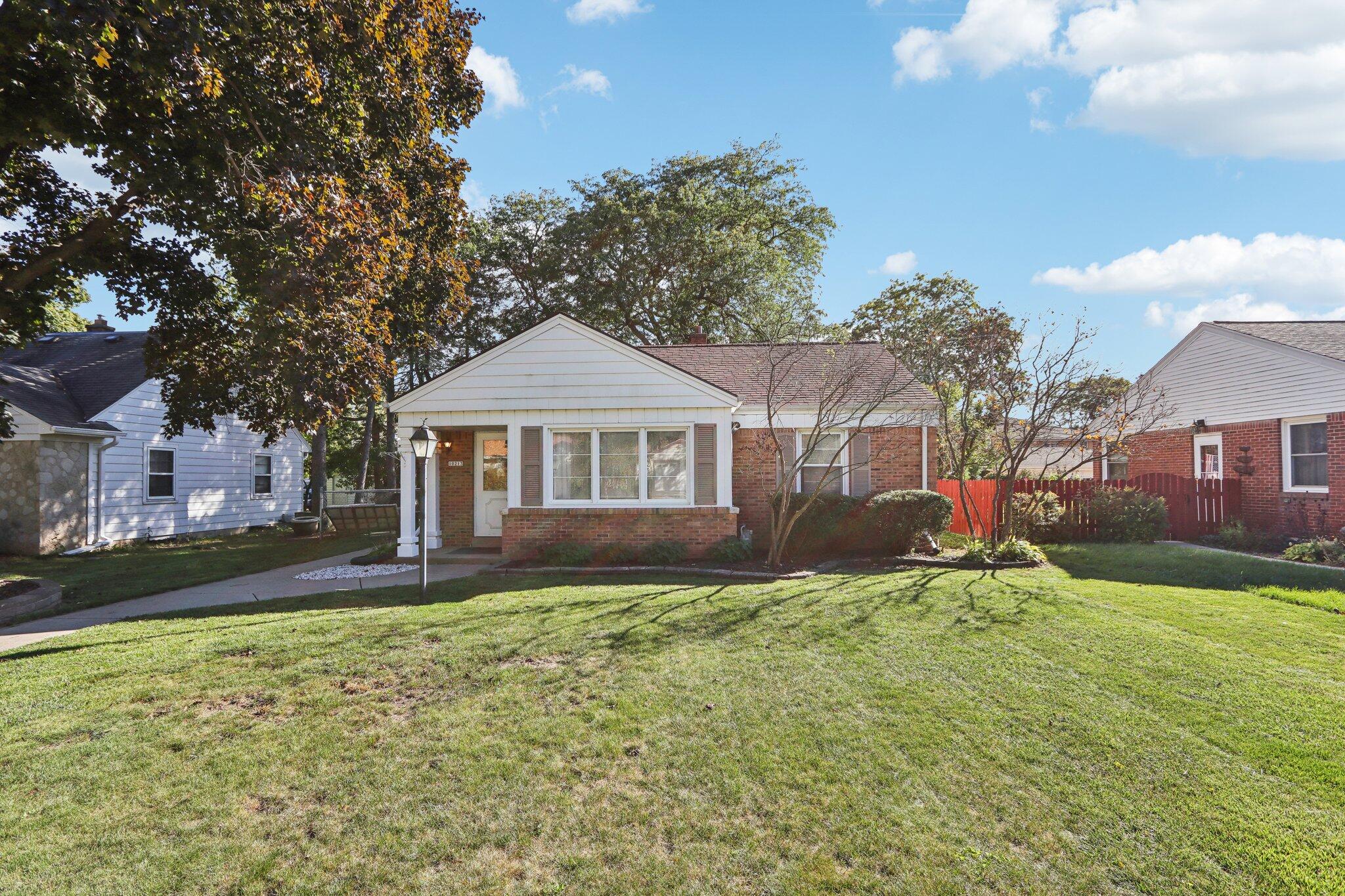 10213 Beverly Pl
