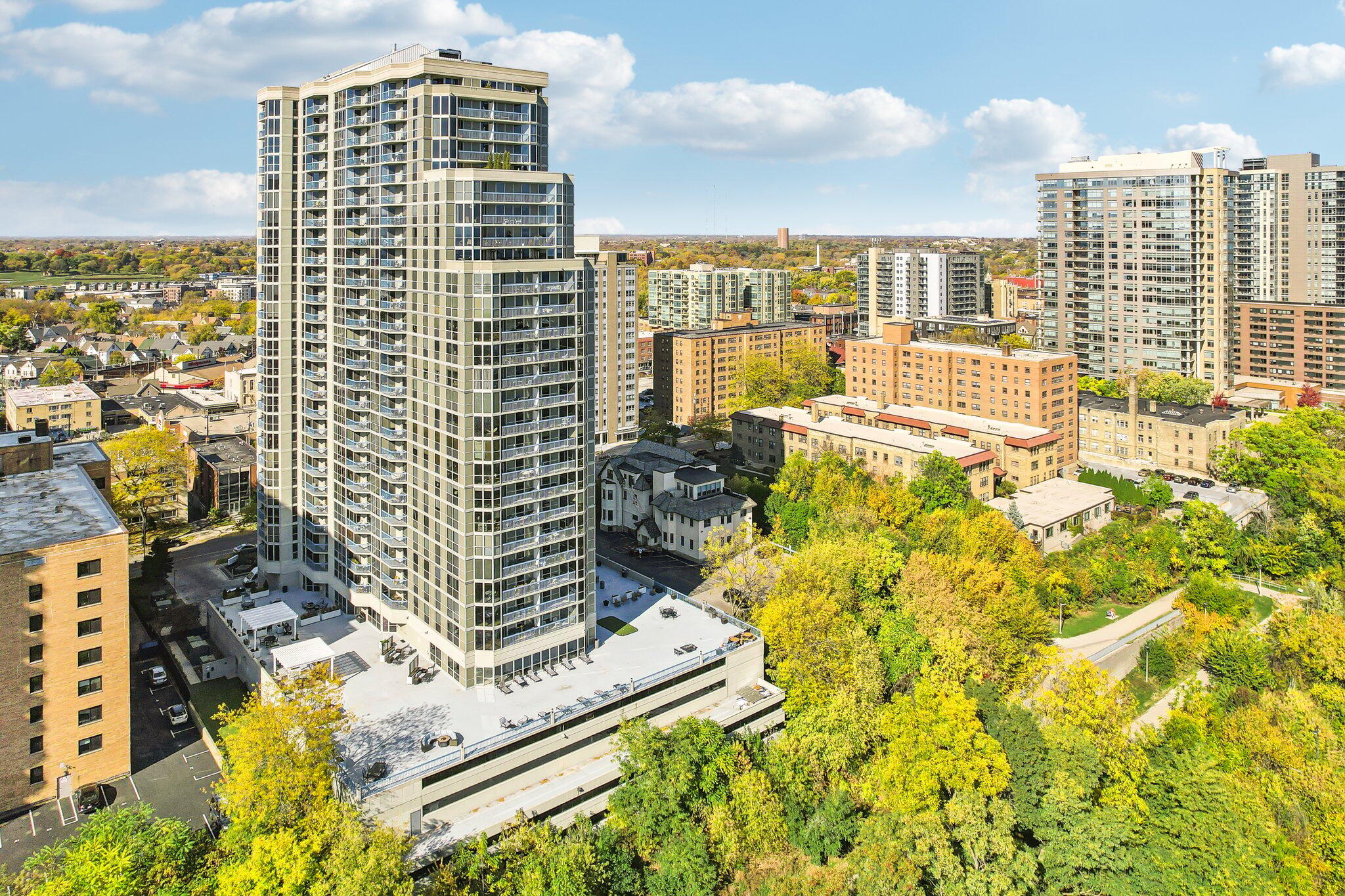 1660 N Prospect Ave Unit: 1510