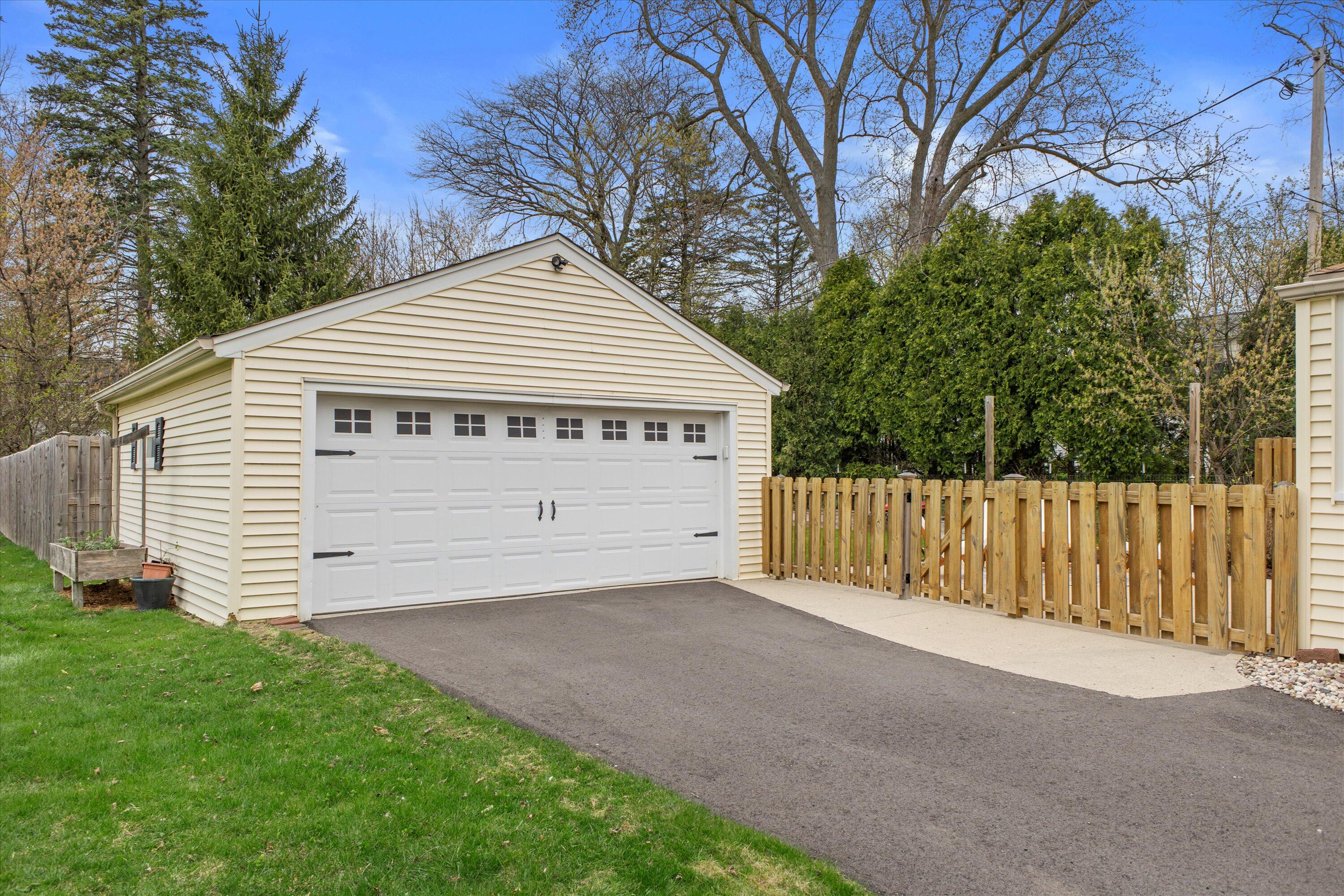 8045 N Whitney Rd