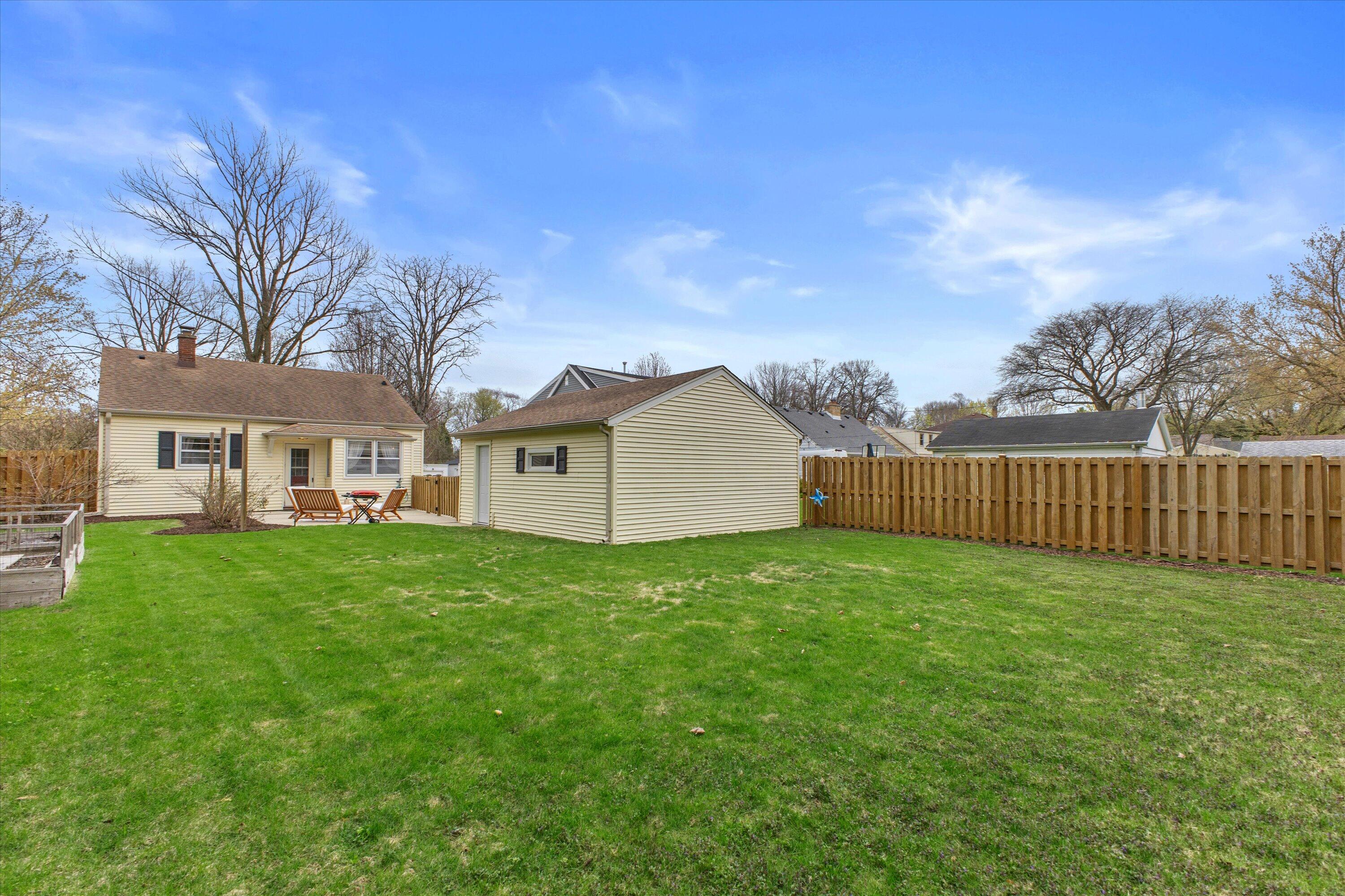 8045 N Whitney Rd