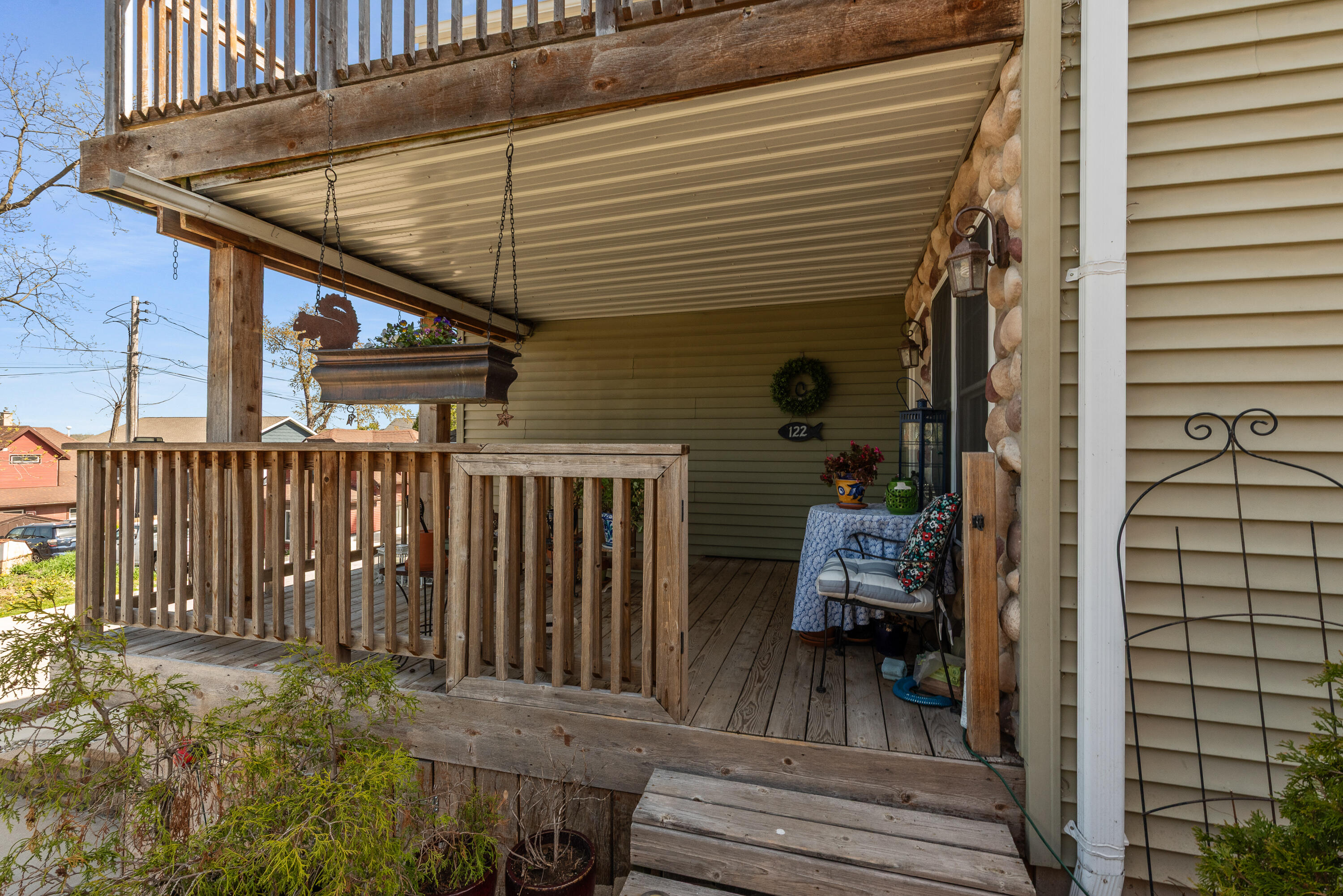 122 Maple Ave