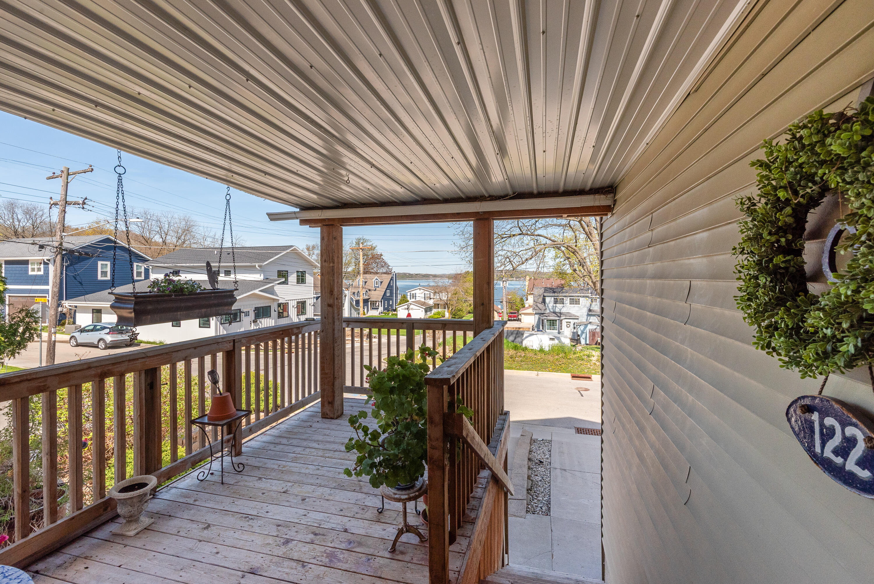 122 Maple Ave