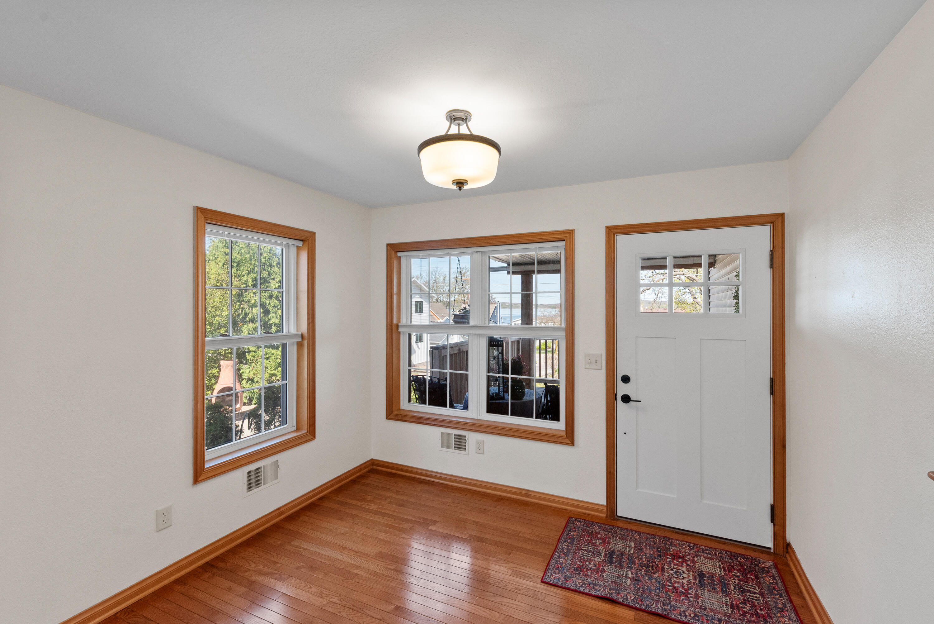 122 Maple Ave