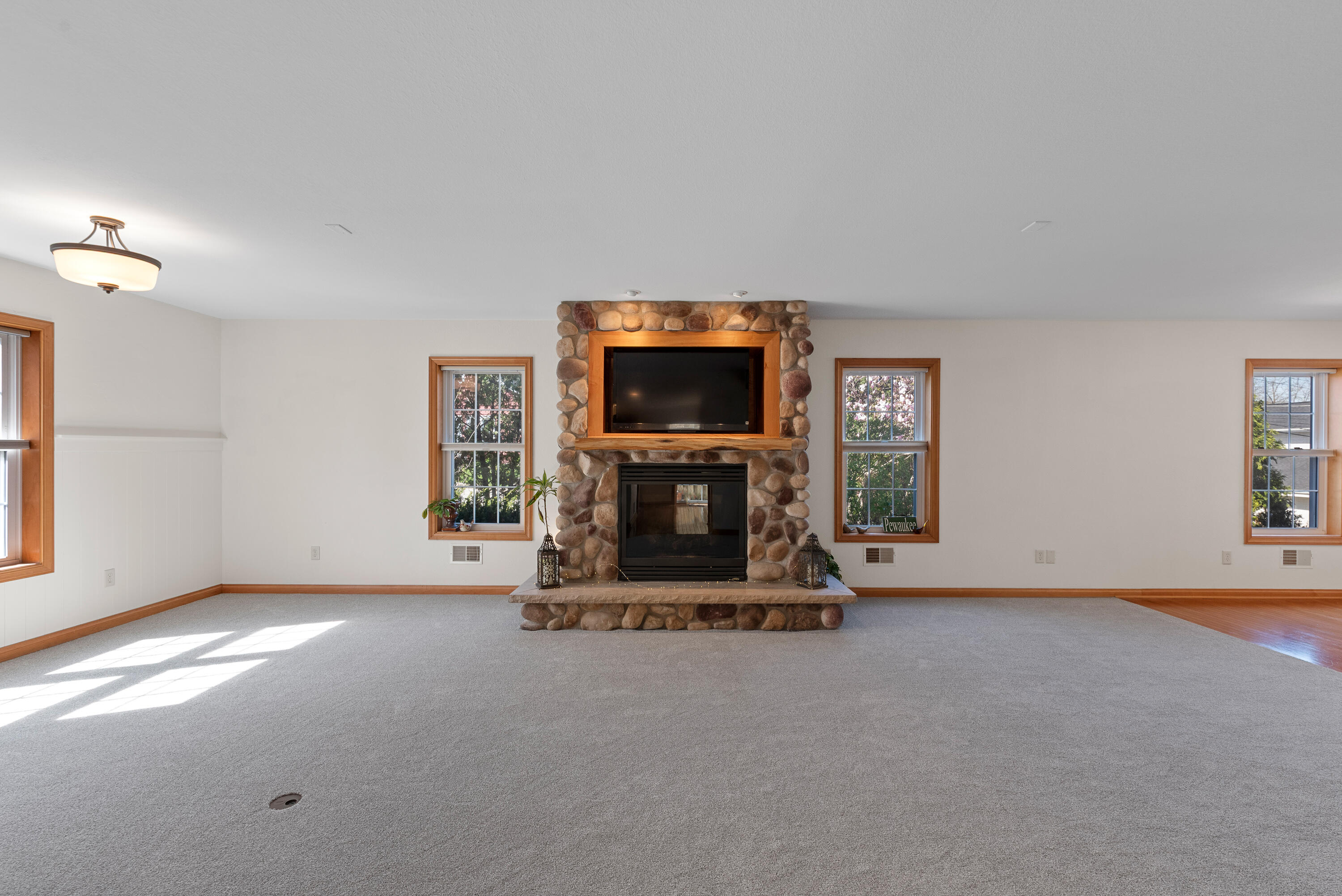 122 Maple Ave