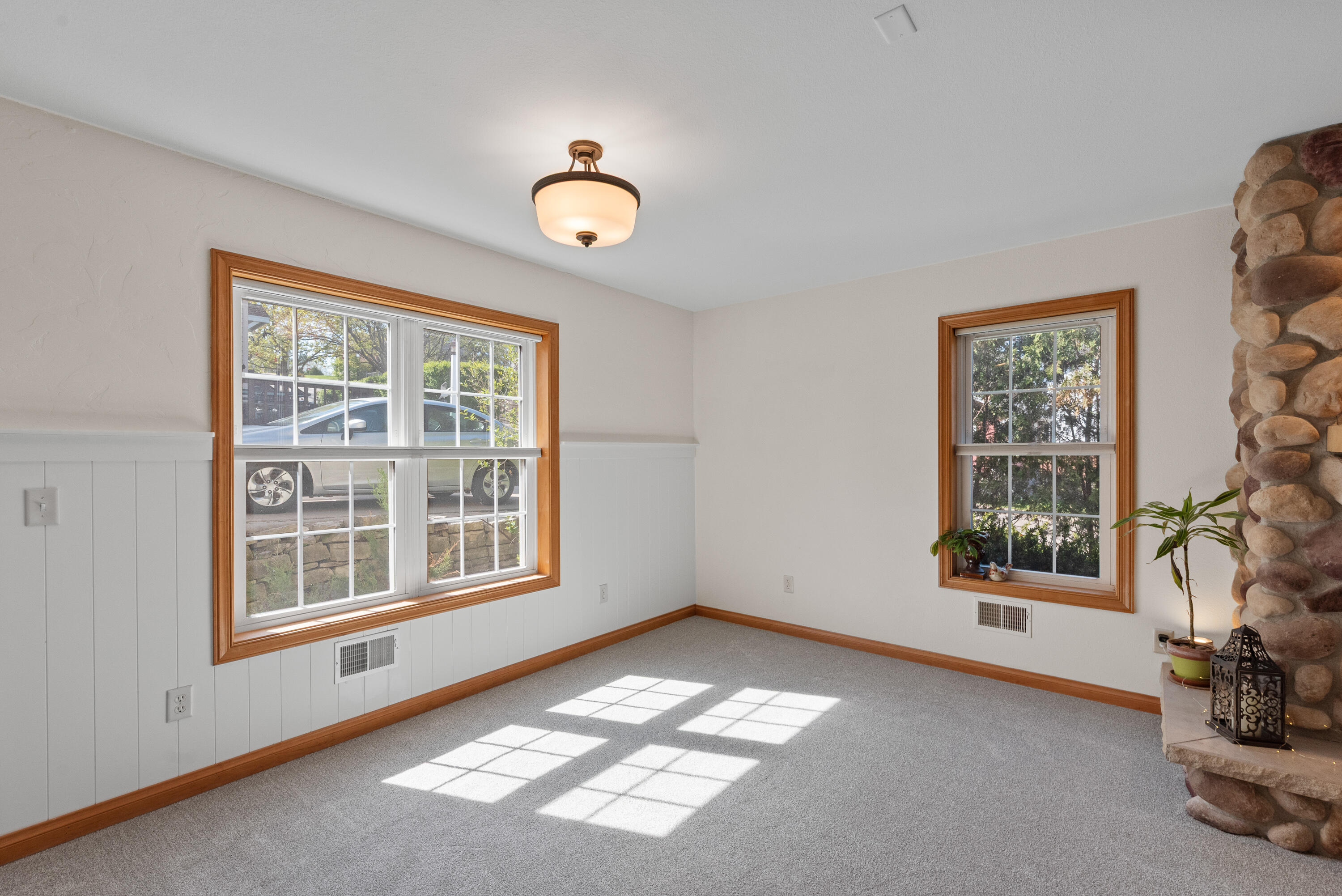 122 Maple Ave