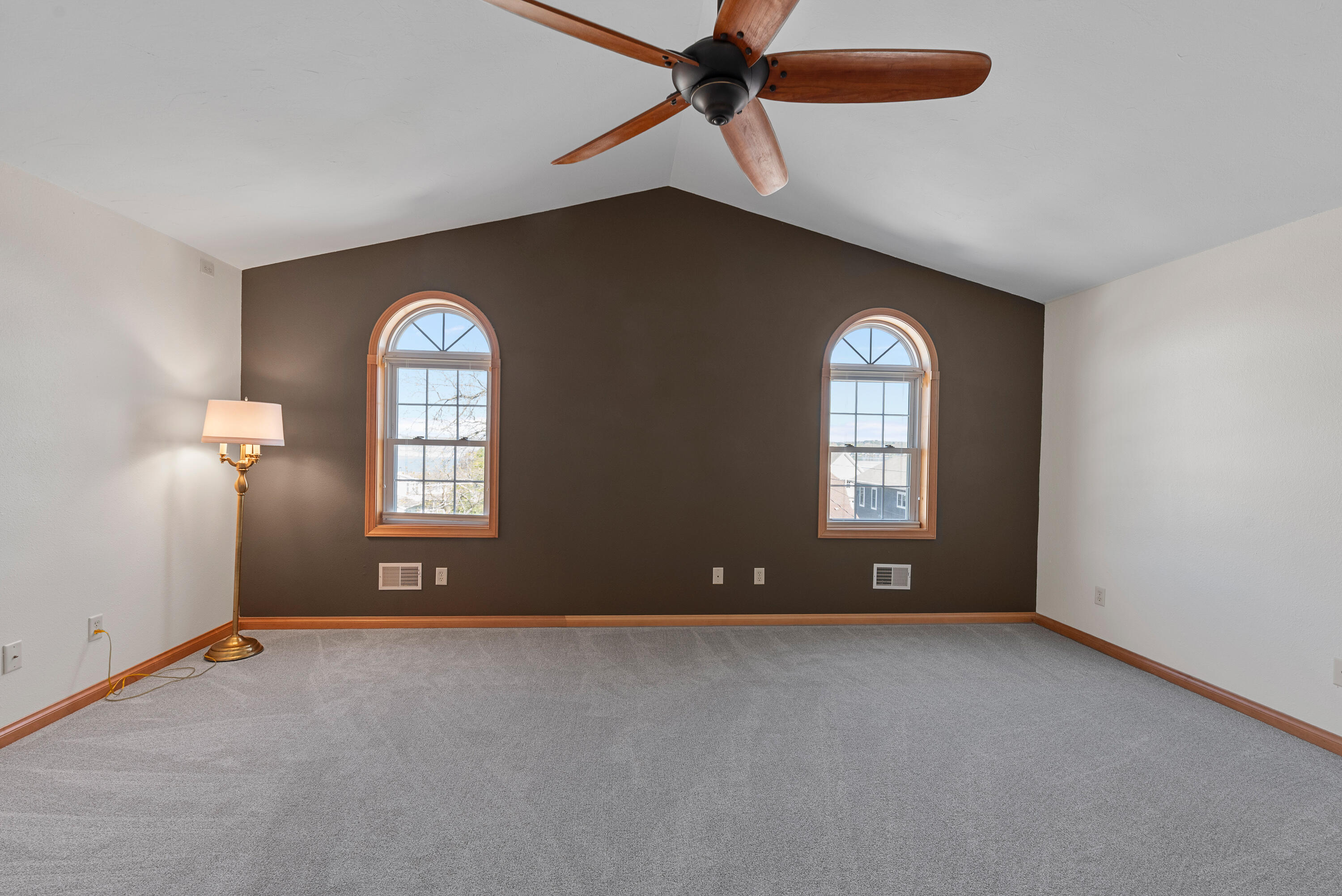 122 Maple Ave