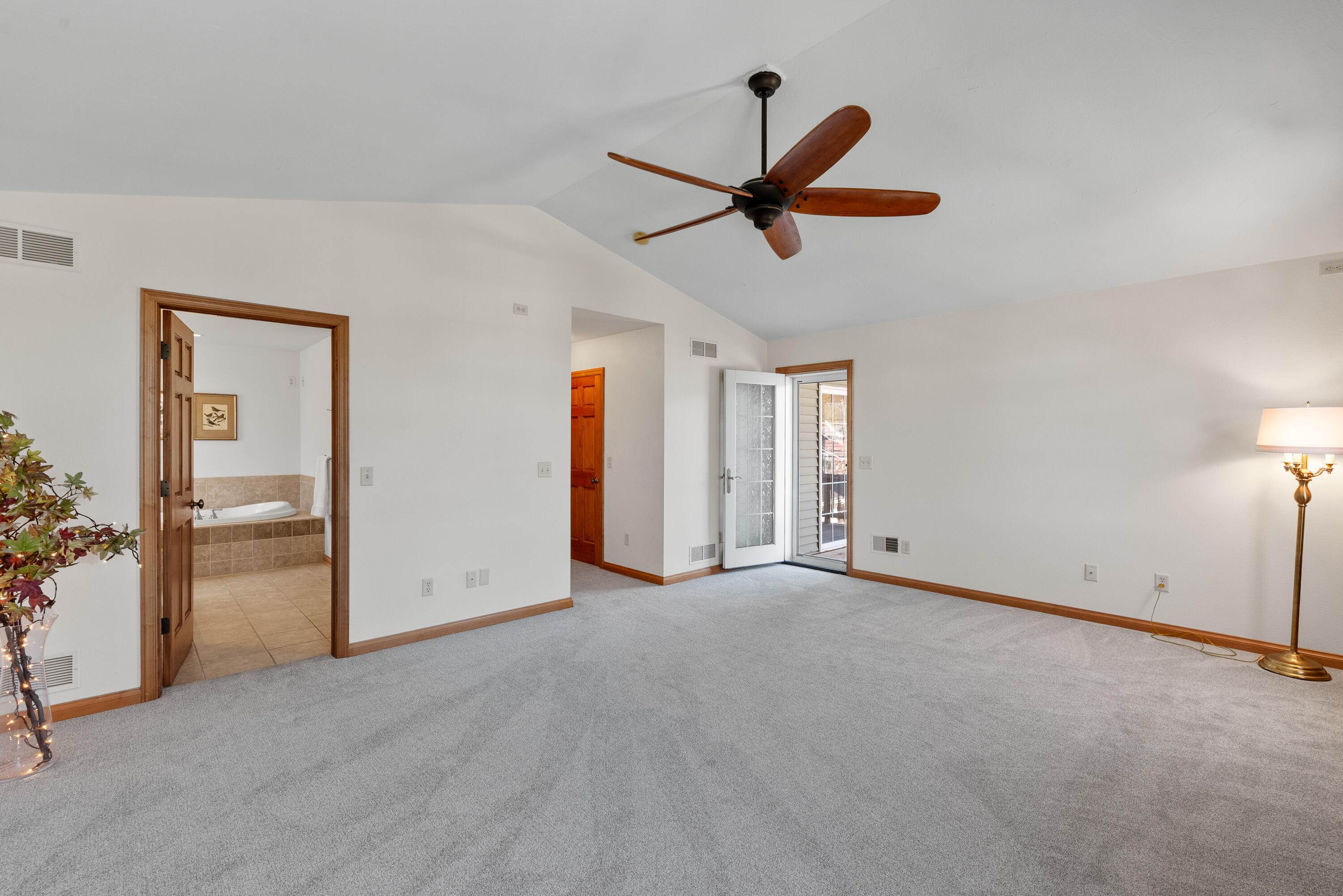 122 Maple Ave